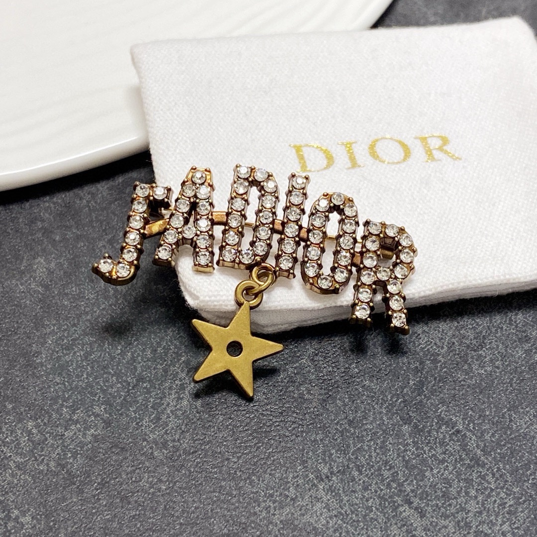 Dior 今日新款 迪奥Jadior字母满钻胸针