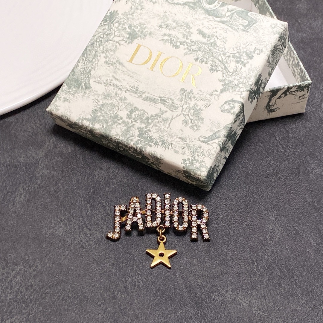 Dior 今日新款 迪奥Jadior字母满钻胸针