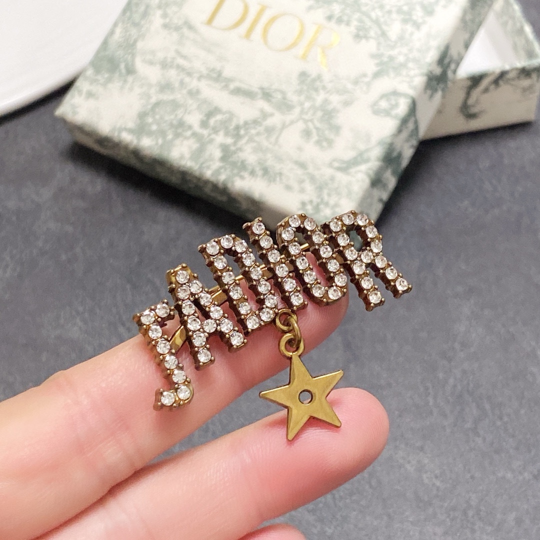Dior 今日新款 迪奥Jadior字母满钻胸针