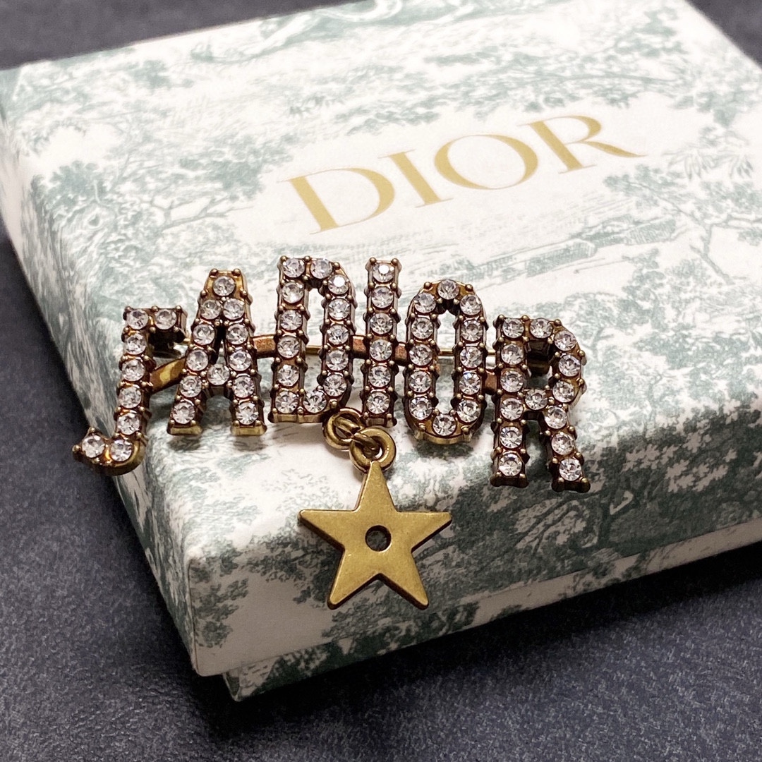 Dior 今日新款 迪奥Jadior字母满钻胸针