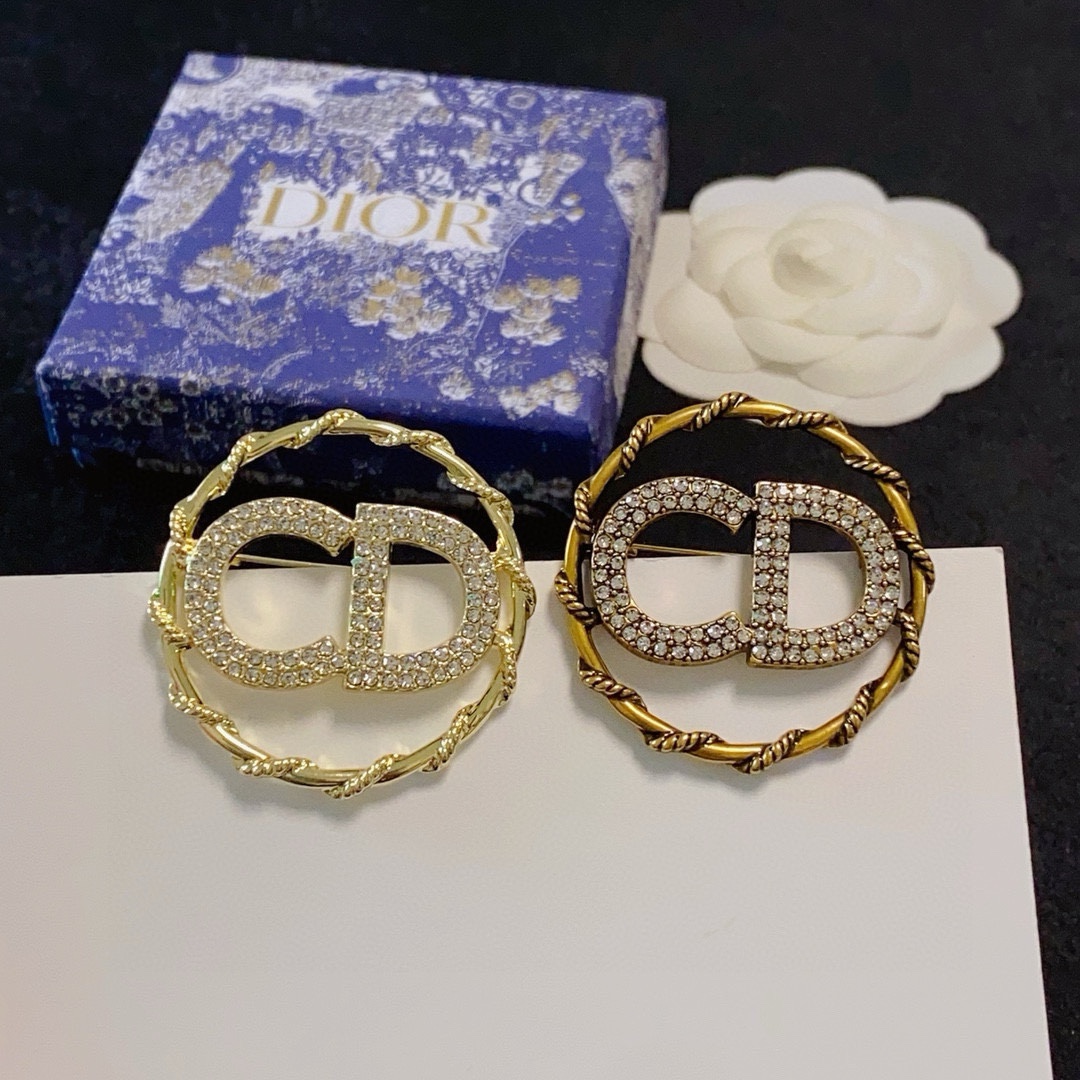 Dior 新款Dior迪奥CD字母满钻胸针