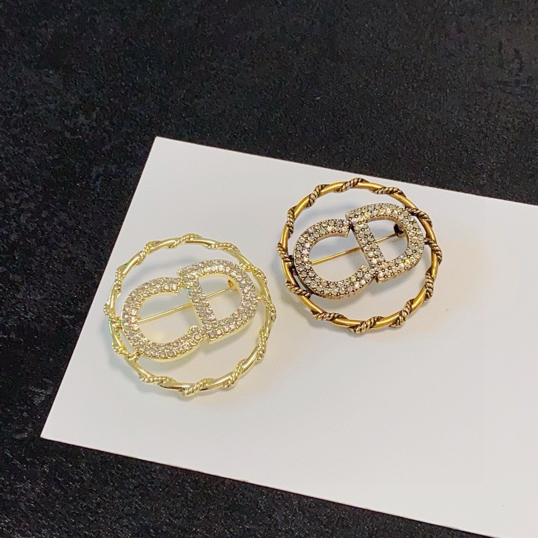 Dior 新款Dior迪奥CD字母满钻胸针
