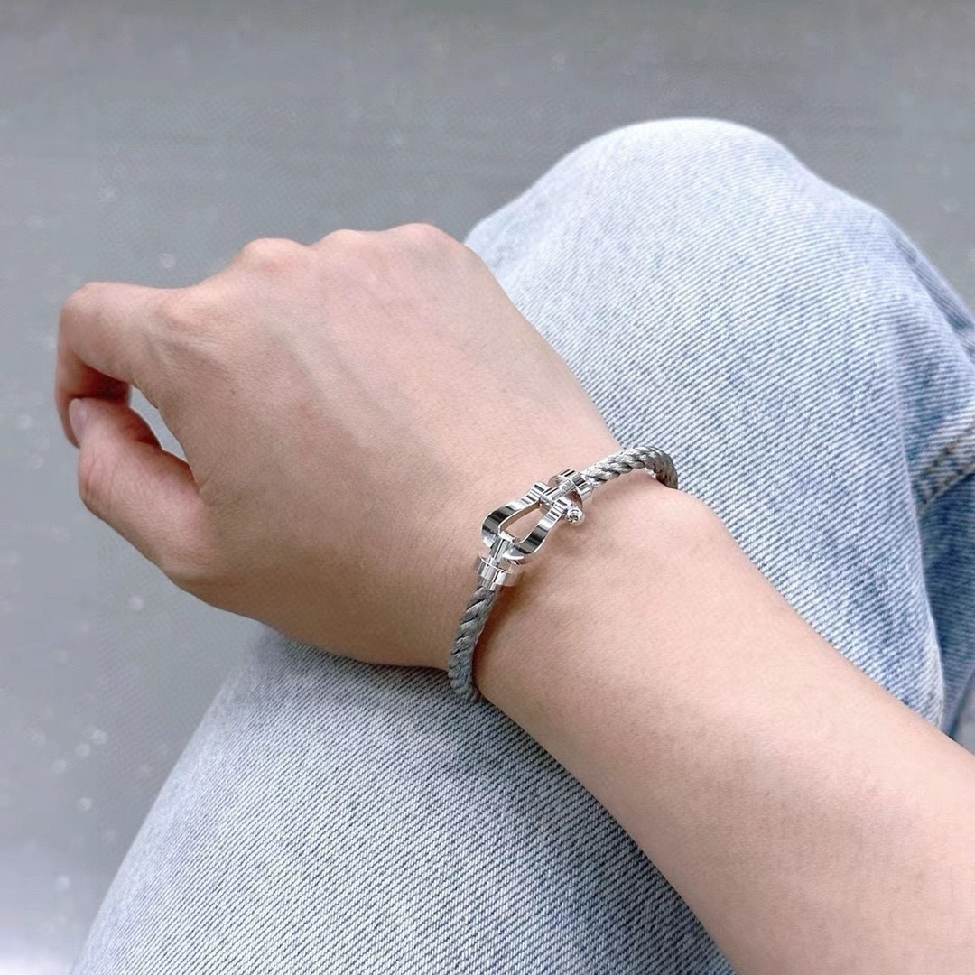 Fred 新品发布 火爆 Fred斐登满钻、半钻、无钻马蹄扣中性款高品质软银丝绳手链手镯