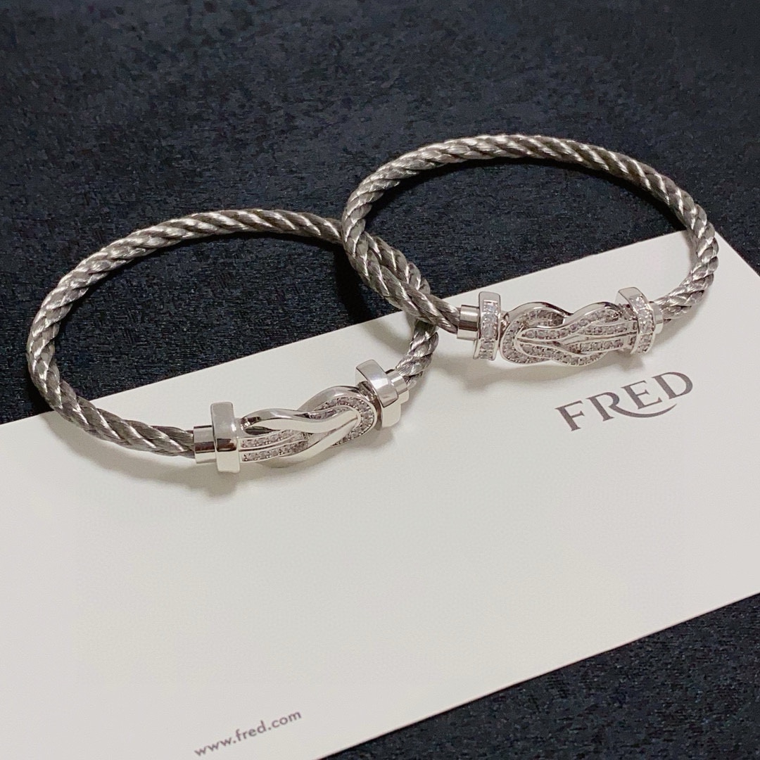 Fred 新品发布 火爆 Fred斐登满钻、半钻、无钻8字扣中性款高品质软银丝绳手链手镯