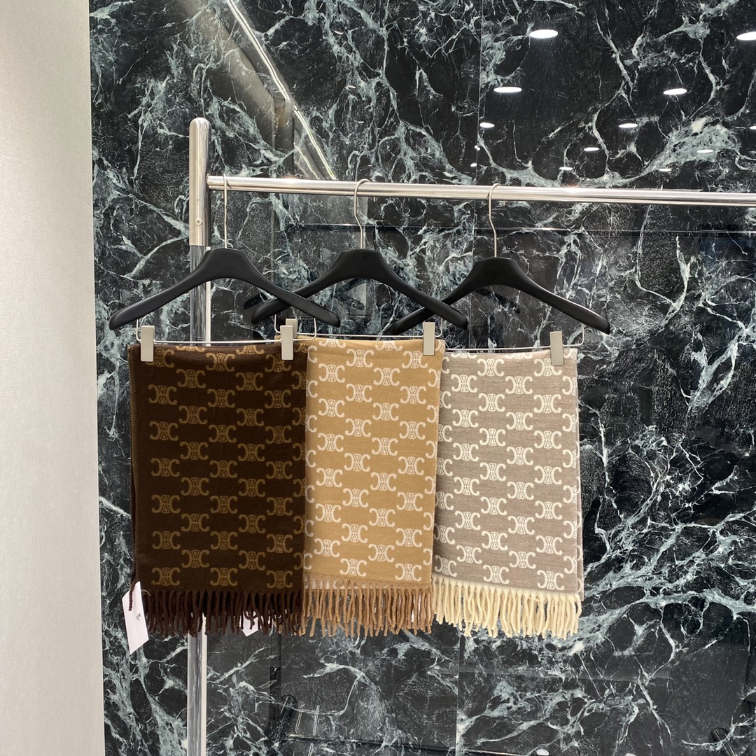 NO:661780,CE 25 new autumn and winter Arc de Triomphe jacquard scarf, wool blend, soft and skin-friendly, super warm! Double-sided design, a must-have for autumn and winter wear, tassel details are super textured, scarf or shawl are OK, easy to switch styles, Arc de Triomphe jacquard pattern has perfect brand recognition, it is a practical and fashionable high-end accessory, great for gifting and personal use. Three colors, Celine-clothing, celine, shawls,  19860909CE 25秋冬新款 凯旋门提花围巾 羊毛混纺 柔软亲肤超保暖!双面设计 秋冬穿搭必备 流苏细节超有质感 围巾or披肩都OK 轻松切换风格 凯旋门提花图案品牌辨识度满分 是实用又时髦的高端配饰 送礼自用都很赞三个色,赛琳-服装,celine,shawls, ,Women's clothing