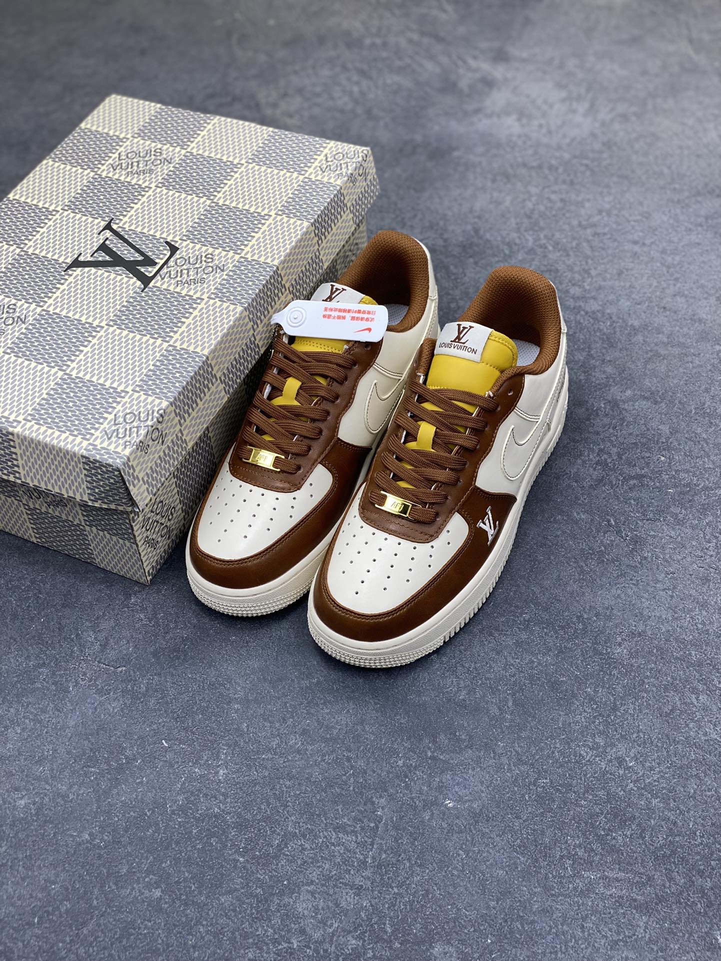 图片[8]-NIke Air Force 1 ‘07 Low “LV联名—奶白咖棕” 空军一号低帮 运动鞋 休闲鞋 折边针车 工艺难度大 原楦头原纸板 高端定制鞋盒 原厂鞋底 超高清洁度 细节完美 货号：IH1817-800 尺码：36 36.5 37.5 38 38.5 39 40 40.5 41 42 42.5 43 44 44.5 45-选品中心