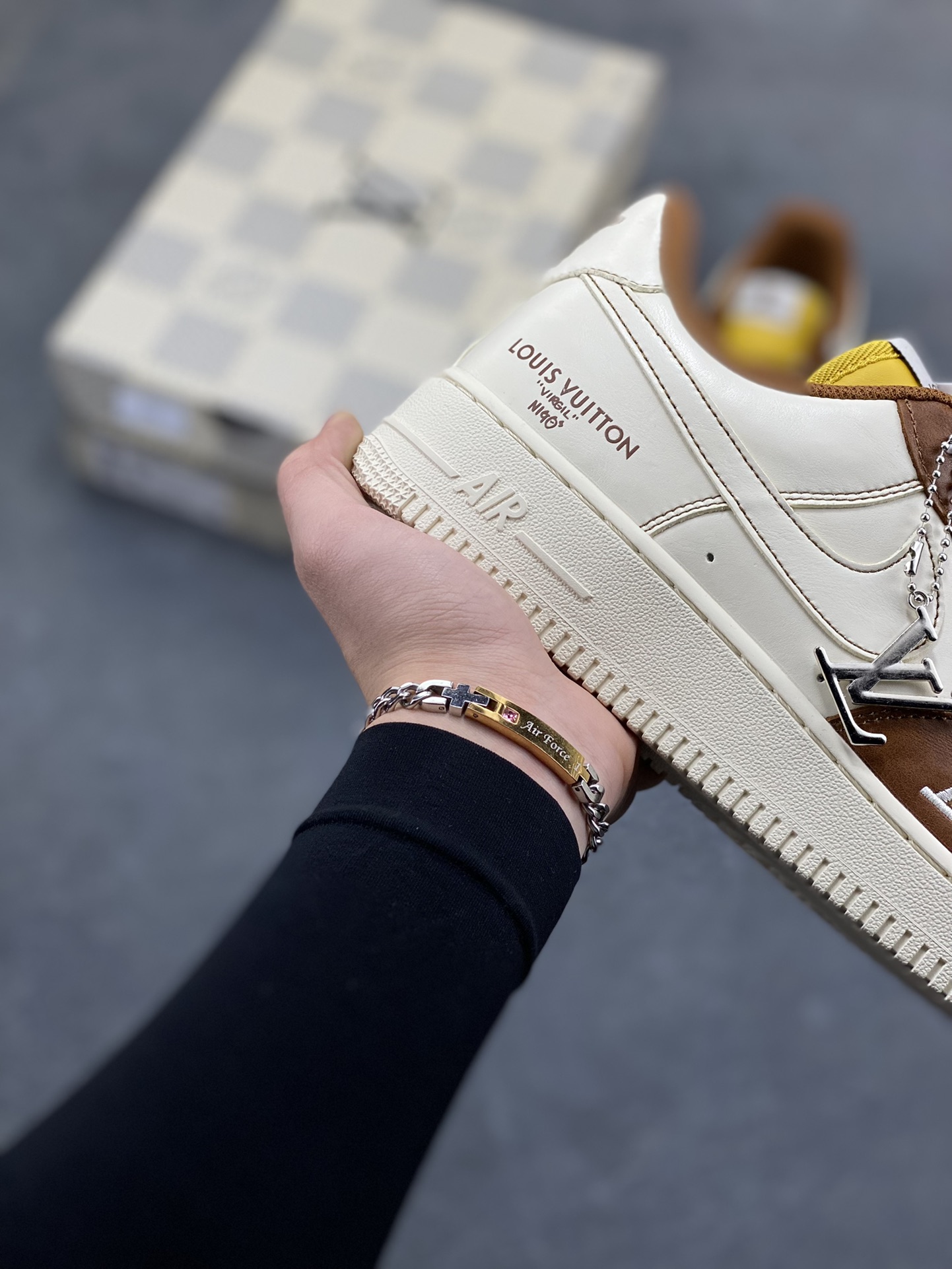 图片[6]-NIke Air Force 1 ‘07 Low “LV联名—奶白咖棕” 空军一号低帮 运动鞋 休闲鞋 折边针车 工艺难度大 原楦头原纸板 高端定制鞋盒 原厂鞋底 超高清洁度 细节完美 货号：IH1817-800 尺码：36 36.5 37.5 38 38.5 39 40 40.5 41 42 42.5 43 44 44.5 45-选品中心