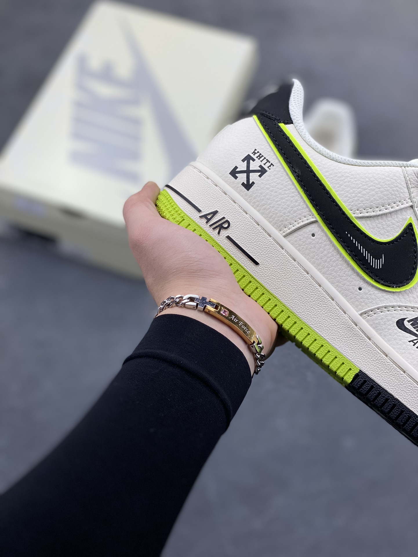 图片[6]-Nike Air Force 1 ‘07 Low “OFF-WHITE联名——双拼米黑绿”空军一号 低帮 运动鞋 休闲鞋 折边针车 工艺难度大 原楦头原纸板 原装鞋盒 定制五金配件 内置全掌气垫 原厂鞋底 货号：QW5836-023 尺码：36 36.5 37.5 38 38.5 39 40 40.5 41 42 42.5 43 44 44.5 45-选品中心