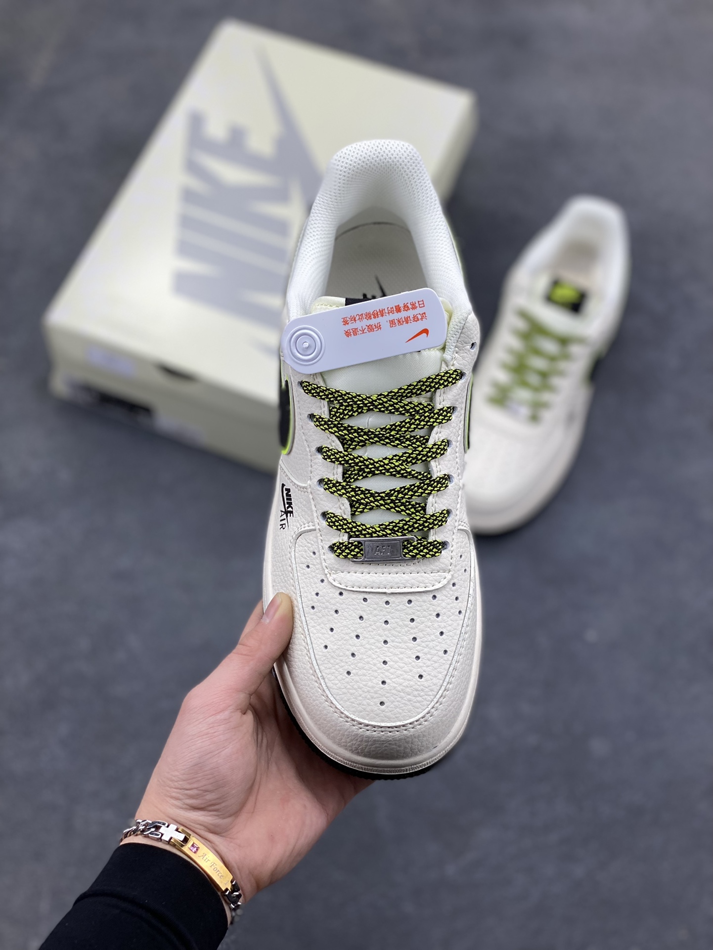 图片[2]-Nike Air Force 1 ‘07 Low “OFF-WHITE联名——双拼米黑绿”空军一号 低帮 运动鞋 休闲鞋 折边针车 工艺难度大 原楦头原纸板 原装鞋盒 定制五金配件 内置全掌气垫 原厂鞋底 货号：QW5836-023 尺码：36 36.5 37.5 38 38.5 39 40 40.5 41 42 42.5 43 44 44.5 45-选品中心