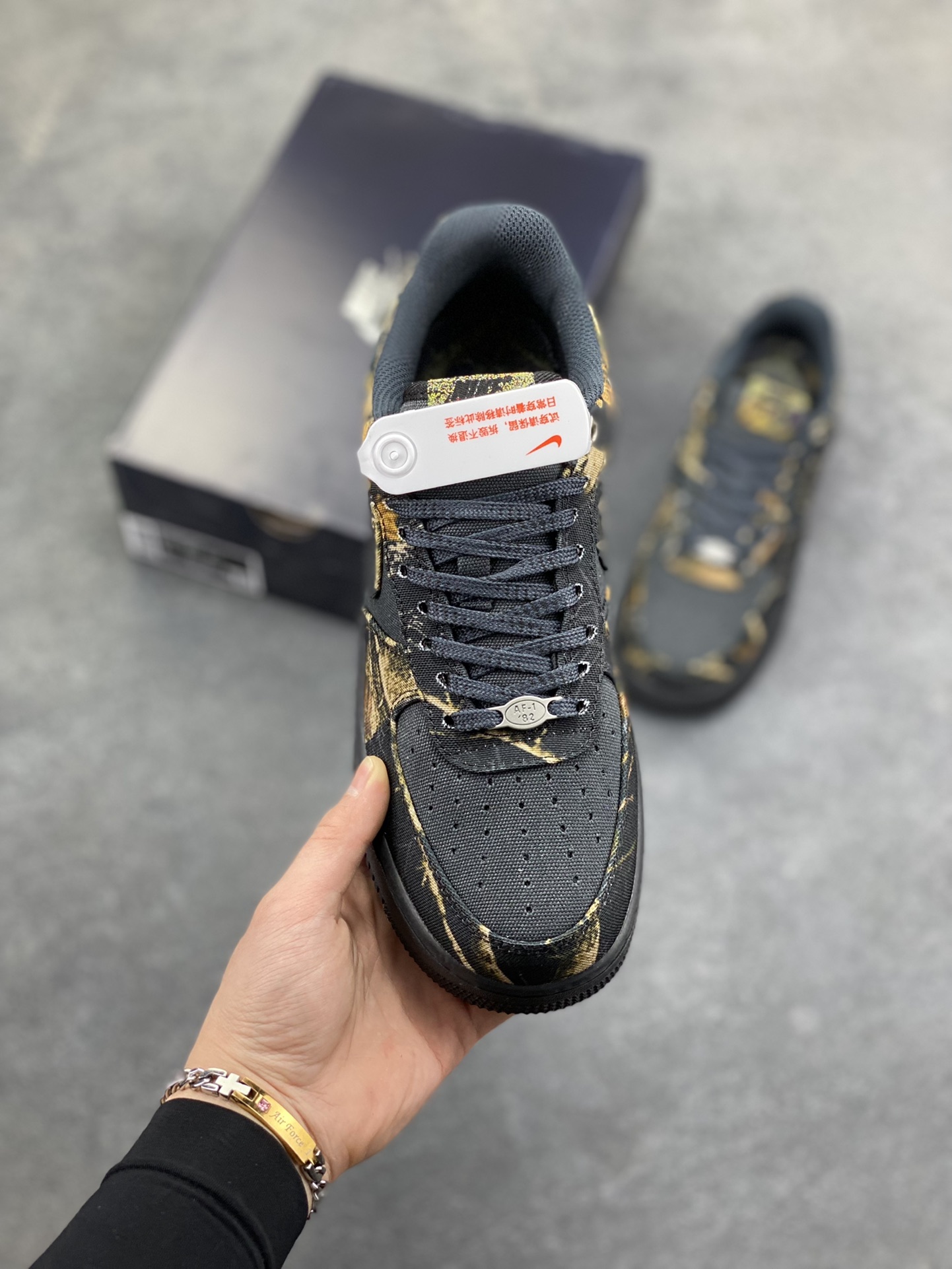 图片[2]-NIke Air Force 1 ‘07 Low 空军一号低帮 运动鞋 休闲鞋 折边针车 工艺难度大 原楦头原纸板 原装鞋盒 定制五金配件 内置全掌气垫 原厂鞋底 货号：IH1221-001 尺码：36 36.5 37.5 38 38.5 39 40 40.5 41 42 42.5 43 44 44.5 45-选品中心