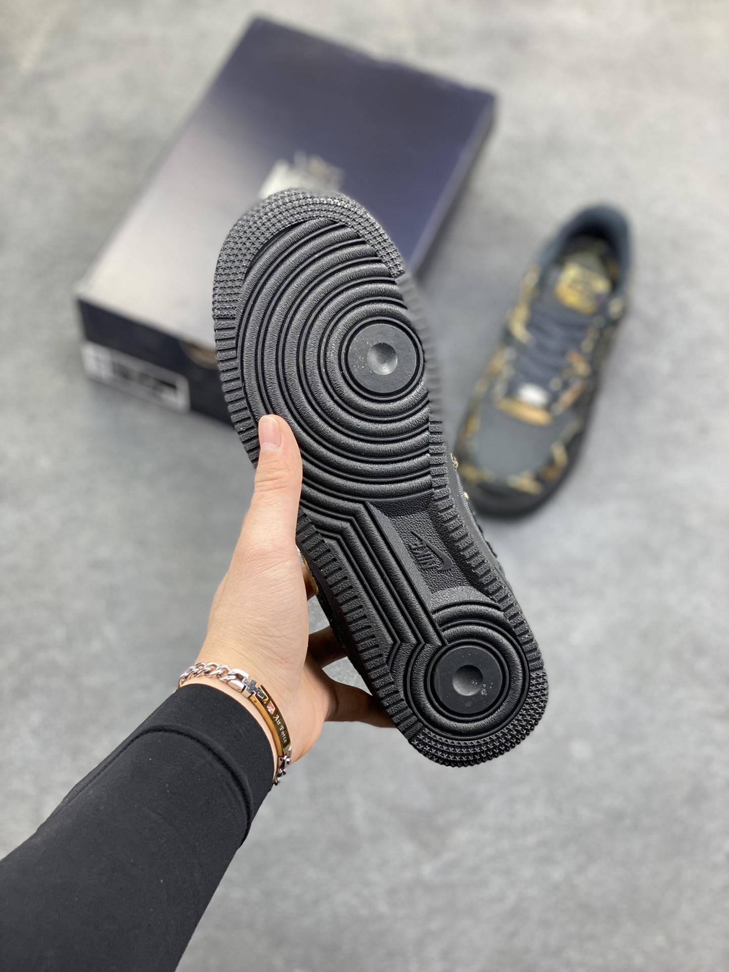 图片[5]-NIke Air Force 1 ‘07 Low 空军一号低帮 运动鞋 休闲鞋 折边针车 工艺难度大 原楦头原纸板 原装鞋盒 定制五金配件 内置全掌气垫 原厂鞋底 货号：IH1221-001 尺码：36 36.5 37.5 38 38.5 39 40 40.5 41 42 42.5 43 44 44.5 45-选品中心