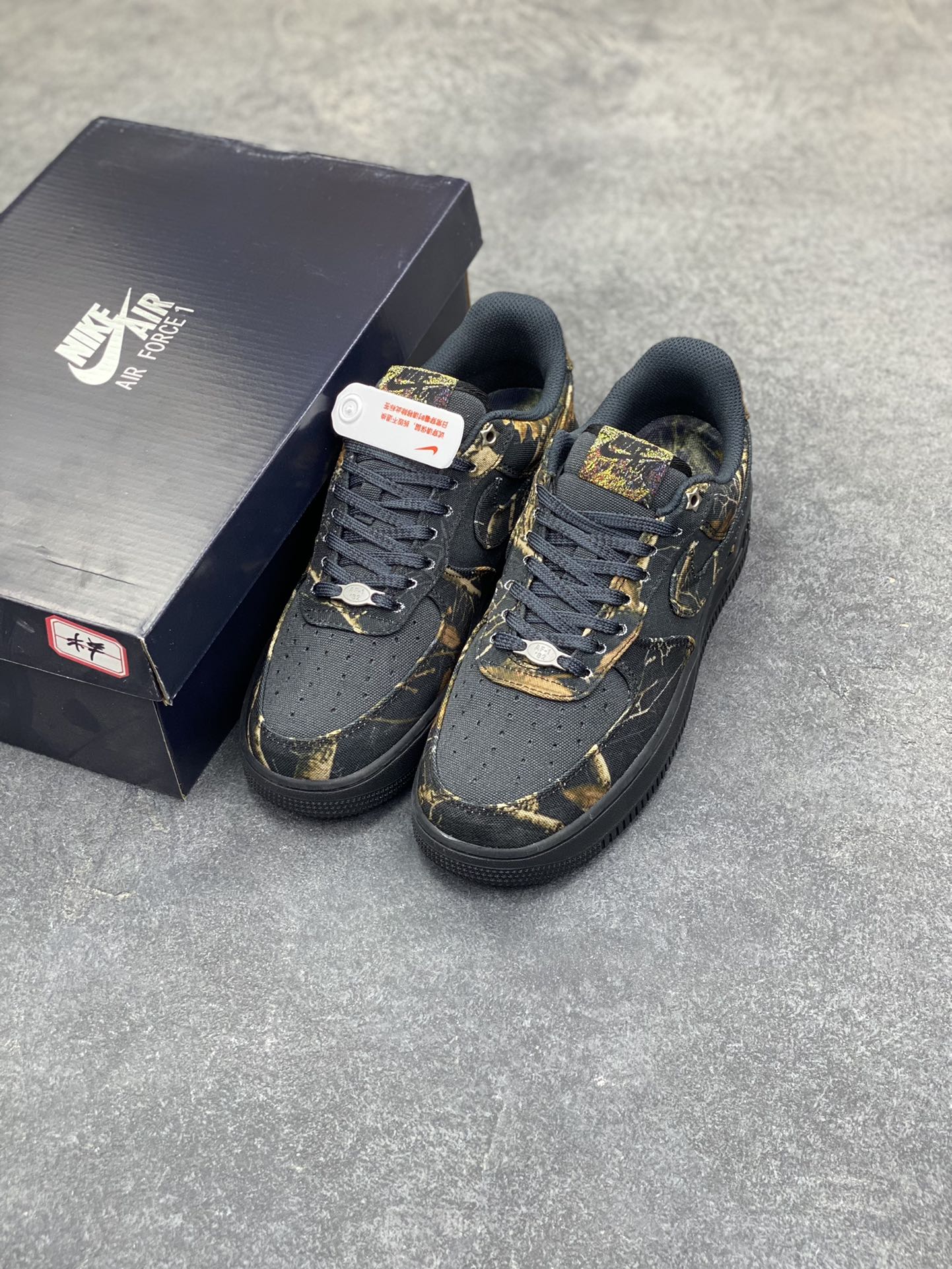 图片[8]-NIke Air Force 1 ‘07 Low 空军一号低帮 运动鞋 休闲鞋 折边针车 工艺难度大 原楦头原纸板 原装鞋盒 定制五金配件 内置全掌气垫 原厂鞋底 货号：IH1221-001 尺码：36 36.5 37.5 38 38.5 39 40 40.5 41 42 42.5 43 44 44.5 45-选品中心