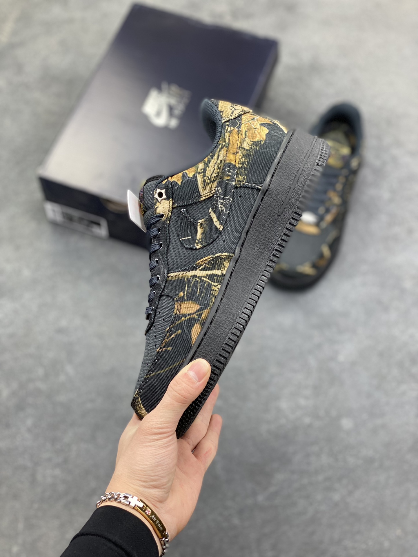 图片[3]-NIke Air Force 1 ‘07 Low 空军一号低帮 运动鞋 休闲鞋 折边针车 工艺难度大 原楦头原纸板 原装鞋盒 定制五金配件 内置全掌气垫 原厂鞋底 货号：IH1221-001 尺码：36 36.5 37.5 38 38.5 39 40 40.5 41 42 42.5 43 44 44.5 45-选品中心
