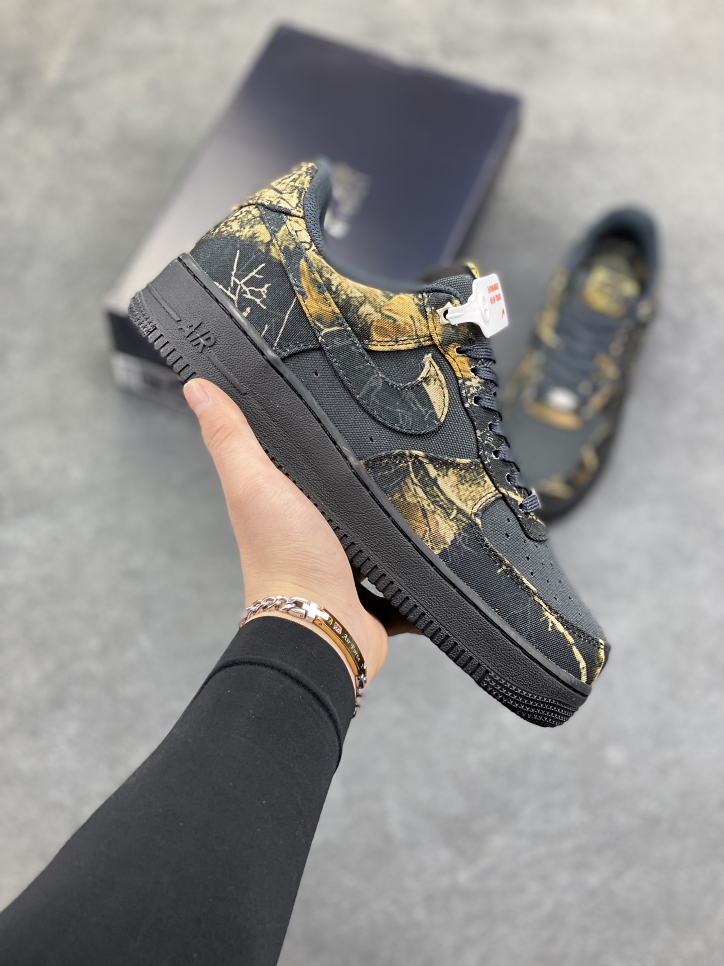 NIke Air Force 1 ‘07 Low 空军一号低帮 运动鞋 休闲鞋 折边针车 工艺难度大 原楦头原纸板 原装鞋盒 定制五金配件 内置全掌气垫 原厂鞋底 货号：IH1221-001 尺码：36 36.5 37.5 38 38.5 39 40 40.5 41 42 42.5 43 44 44.5 45-选品中心