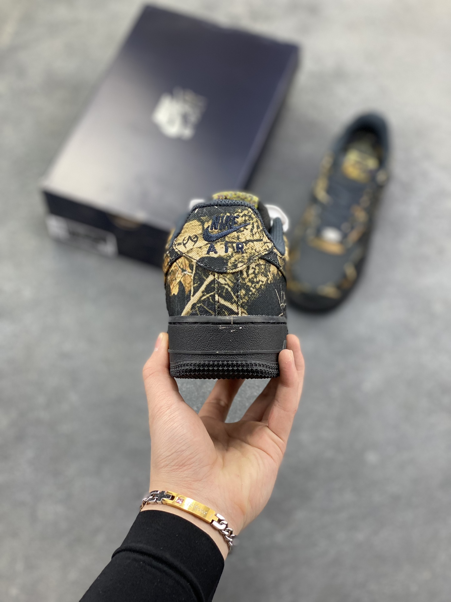 图片[4]-NIke Air Force 1 ‘07 Low 空军一号低帮 运动鞋 休闲鞋 折边针车 工艺难度大 原楦头原纸板 原装鞋盒 定制五金配件 内置全掌气垫 原厂鞋底 货号：IH1221-001 尺码：36 36.5 37.5 38 38.5 39 40 40.5 41 42 42.5 43 44 44.5 45-选品中心