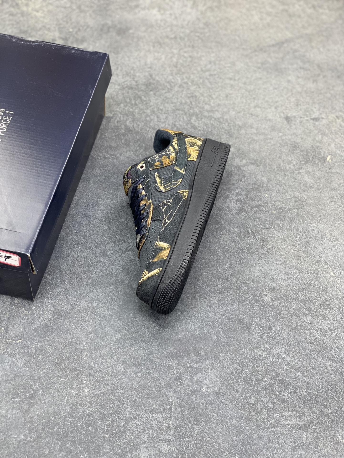 图片[7]-NIke Air Force 1 ‘07 Low 空军一号低帮 运动鞋 休闲鞋 折边针车 工艺难度大 原楦头原纸板 原装鞋盒 定制五金配件 内置全掌气垫 原厂鞋底 货号：IH1221-001 尺码：36 36.5 37.5 38 38.5 39 40 40.5 41 42 42.5 43 44 44.5 45-选品中心