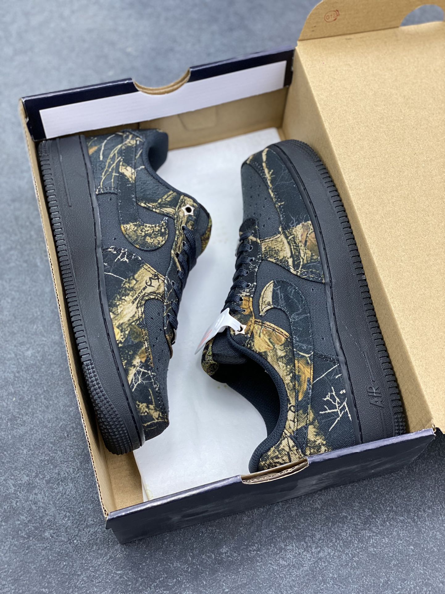 图片[9]-NIke Air Force 1 ‘07 Low 空军一号低帮 运动鞋 休闲鞋 折边针车 工艺难度大 原楦头原纸板 原装鞋盒 定制五金配件 内置全掌气垫 原厂鞋底 货号：IH1221-001 尺码：36 36.5 37.5 38 38.5 39 40 40.5 41 42 42.5 43 44 44.5 45-选品中心