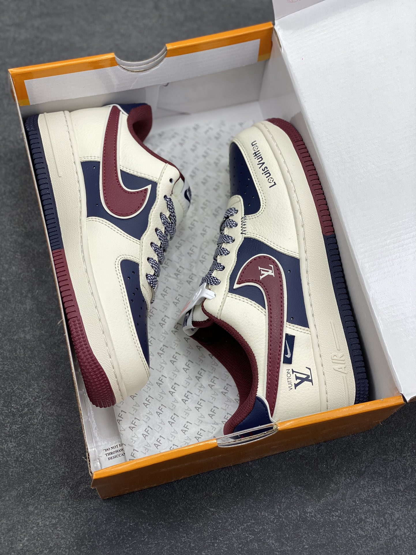 图片[9]-NIke Air Force 1 ‘07 Low “LV联名-蓝红拼接”空军一号 低帮 运动鞋 休闲鞋 折边针车 工艺难度大 原楦头原纸板 原装鞋盒 定制五金配件 内置全掌气垫 原厂鞋底 货号：JP8028-069 尺码：36 36.5 37.5 38 38.5 39 40 40.5 41 42 42.5 43 44 44.5 45-选品中心
