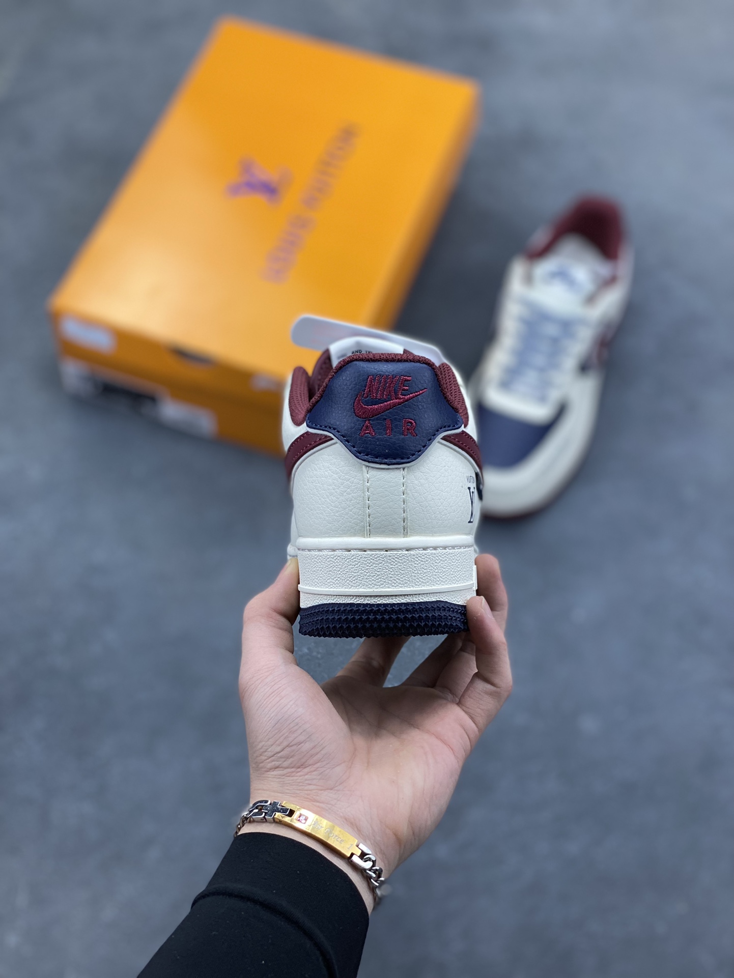 图片[4]-NIke Air Force 1 ‘07 Low “LV联名-蓝红拼接”空军一号 低帮 运动鞋 休闲鞋 折边针车 工艺难度大 原楦头原纸板 原装鞋盒 定制五金配件 内置全掌气垫 原厂鞋底 货号：JP8028-069 尺码：36 36.5 37.5 38 38.5 39 40 40.5 41 42 42.5 43 44 44.5 45-选品中心