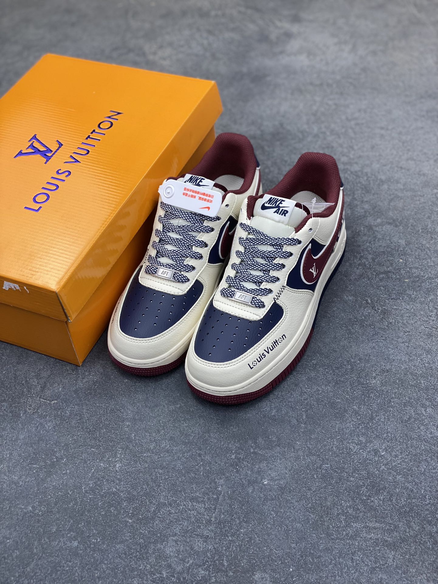 图片[8]-NIke Air Force 1 ‘07 Low “LV联名-蓝红拼接”空军一号 低帮 运动鞋 休闲鞋 折边针车 工艺难度大 原楦头原纸板 原装鞋盒 定制五金配件 内置全掌气垫 原厂鞋底 货号：JP8028-069 尺码：36 36.5 37.5 38 38.5 39 40 40.5 41 42 42.5 43 44 44.5 45-选品中心