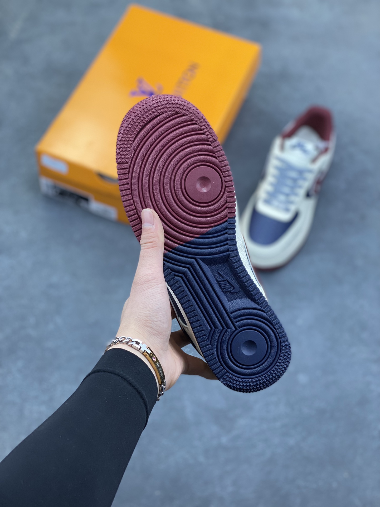 图片[5]-NIke Air Force 1 ‘07 Low “LV联名-蓝红拼接”空军一号 低帮 运动鞋 休闲鞋 折边针车 工艺难度大 原楦头原纸板 原装鞋盒 定制五金配件 内置全掌气垫 原厂鞋底 货号：JP8028-069 尺码：36 36.5 37.5 38 38.5 39 40 40.5 41 42 42.5 43 44 44.5 45-选品中心