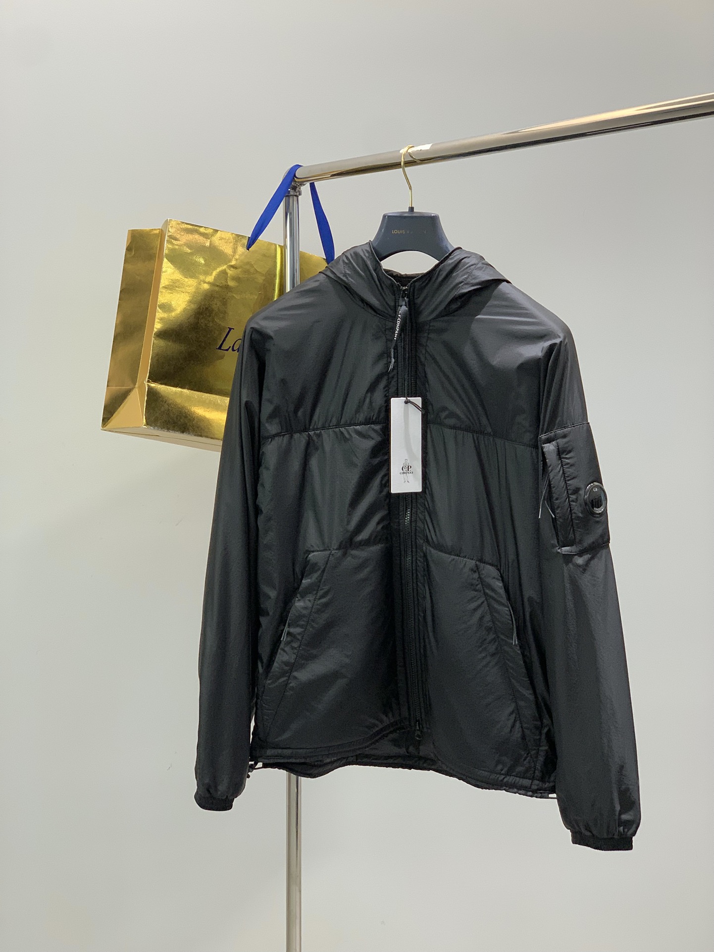 NO:690484,,CP thin cotton hooded zipper jacket Material Dupont cotton Size S-2XL S MLXL 2XL Length 67 697173 75 Bust 56 586062 64 Hem 54 565860 62 Sleeve length 78 808284 86,,jackets & coats,hats,19860909,CP薄棉连帽拉链夹克 材质 杜邦棉 尺码S-2XL  S MLXL 2XL 衣长67 697173 75 胸围56 586062 64 下摆54 565860 62 袖长78 808284 86,,jackets & coats,hats,,Men's clothing