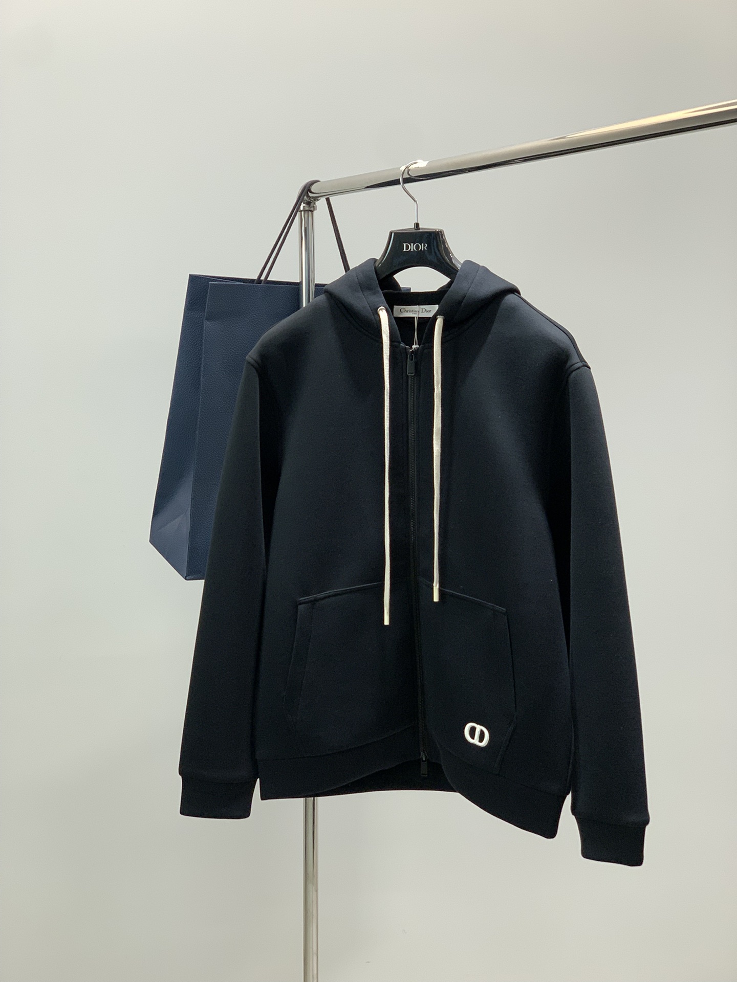 NO:690479,Clothes, pants, Dior, new autumn products, available at counters simultaneously, simple fashion casual suits, original imported fabrics, comfortable and breathable, top-notch embroidery printing technology letter pattern logo, extremely high grade, unique design, fashionable and handsome upper body!  2 colors recommended, size M-4Xl, dior, dior,19860909衣服,裤子,Dior 迪奥, 秋季新品,专柜同步有售,简约时尚休闲套装,原版进口面料,舒适透气,顶级刺绣印花工艺字母图案logo,档次极高,独特设计,上身时尚帅气！2色推荐,码数M-4Xl,,dior,dior,,Men's clothing