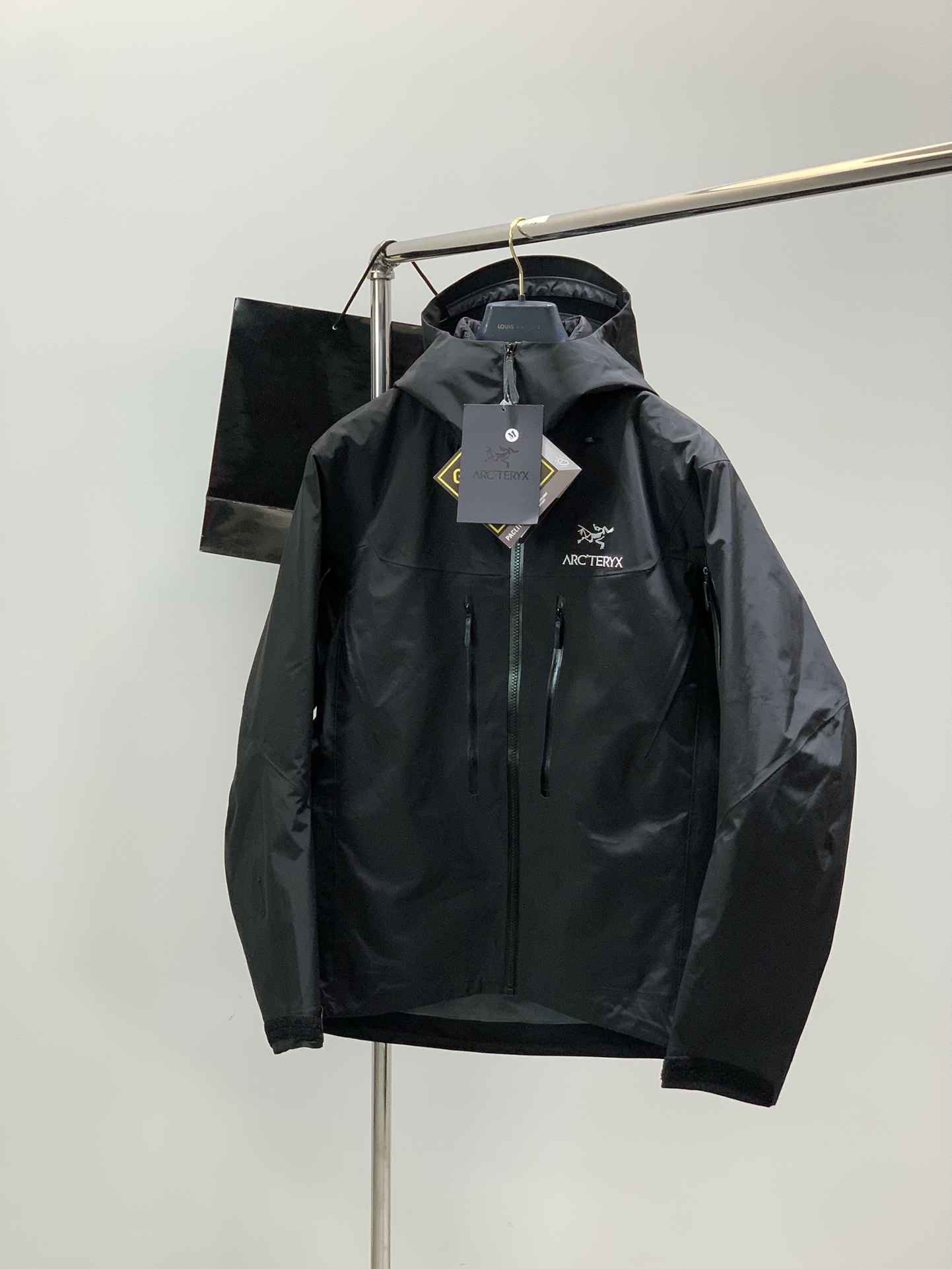 NO:690478,, ARCTERYX Arc'teryx, new winter AW product, fashionable and casual three-in-one down jacket, available at counters, original goods, original imported fabrics, extremely complex craftsmanship, very elegant and fashionable vision, noble and elegant, from the main fabric to the detailed craftsmanship, highlighting the ingenuity of fashion, 9 colors recommended, size S-2XL, arc'teryx, down jacket,19860909,ARCTERYX 始祖鸟,冬季AW新品,时尚休闲三合一羽绒服冲锋衣,专柜同步有售,原单狠货,进口原版面料,工艺极度复杂,视觉相当雅致时髦,高贵而优雅,从主体面料到细节工艺,彰显时装的匠心所在,9色推荐,码数S-2XL,arc'teryx,down jacket,,Men's clothing