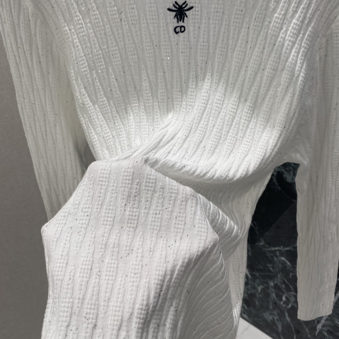 Ｄ家 15秋冬新款 亮片打底针织衫 胸前CD蜜蜂刺绣 辨识度满分 时尚感拉满 单穿或内搭都很OK 春秋季