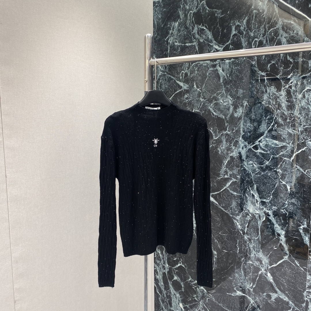 Ｄ家 15秋冬新款 亮片打底针织衫 胸前CD蜜蜂刺绣 辨识度满分 时尚感拉满 单穿或内搭都很OK 春秋季