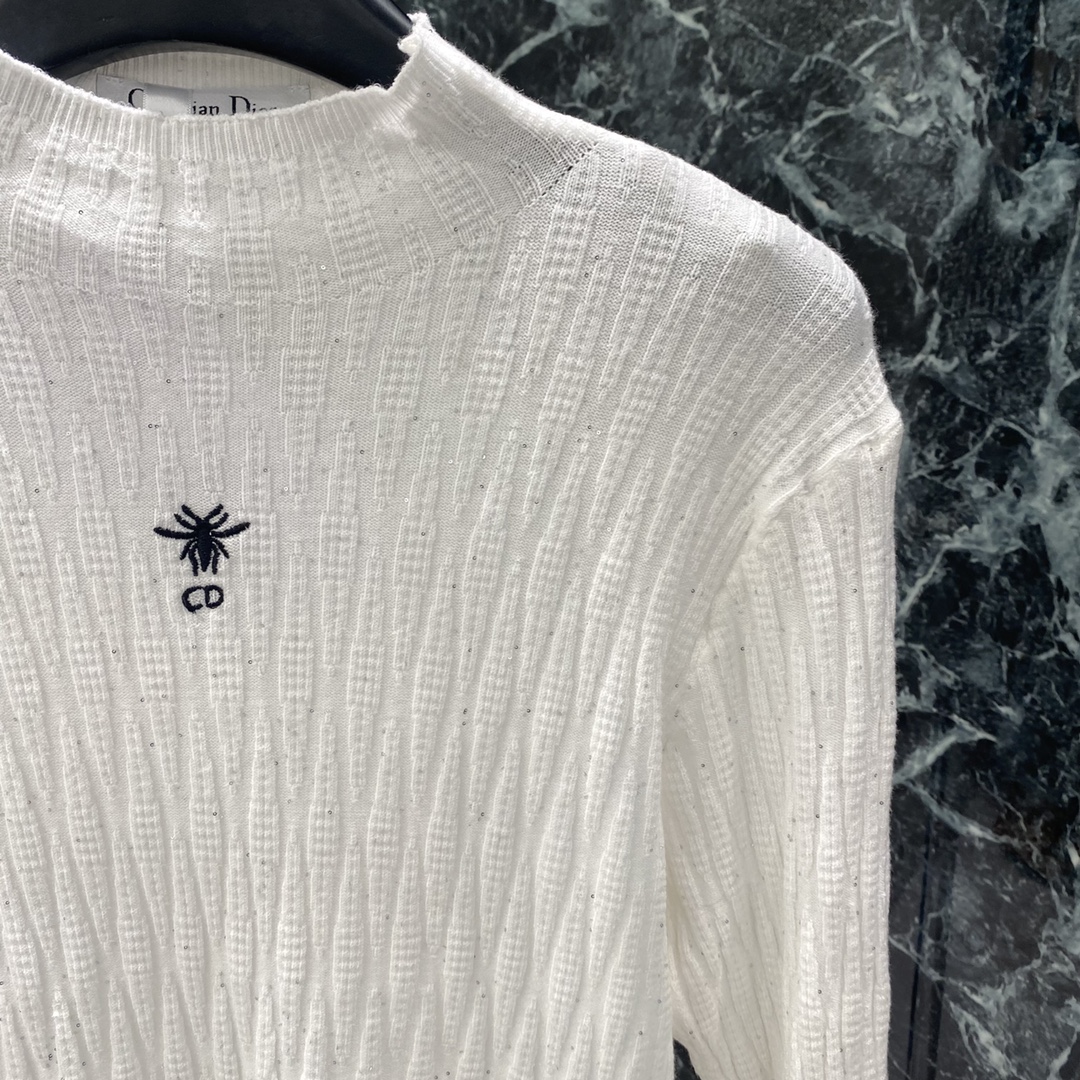 Ｄ家 15秋冬新款 亮片打底针织衫 胸前CD蜜蜂刺绣 辨识度满分 时尚感拉满 单穿或内搭都很OK 春秋季
