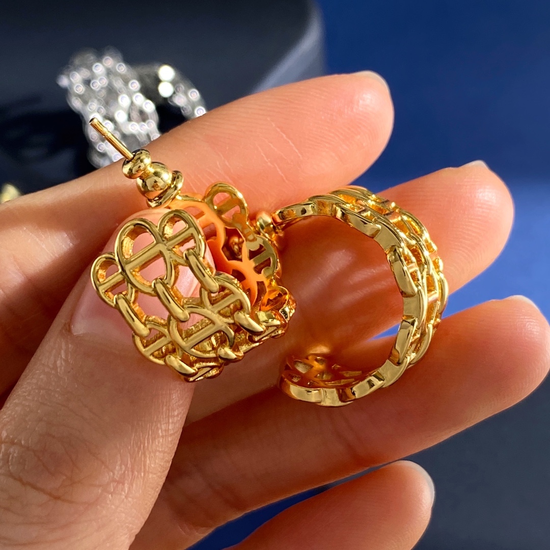 Hermès 爱马仕HERMES 欧美 高级感金属光面C形三排大小猪鼻子耳环耳钉
