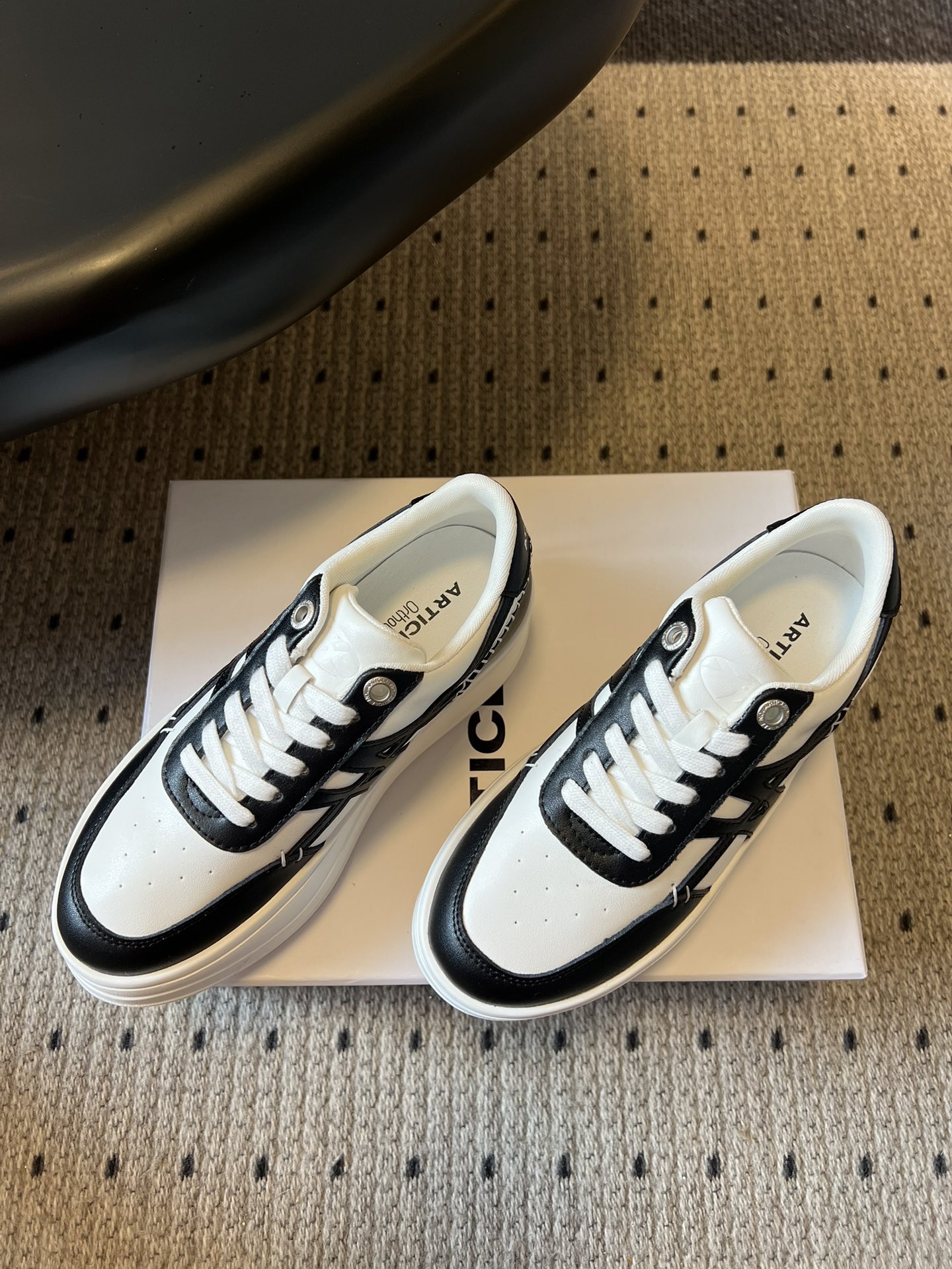 ARTICLE N*厚底板鞋小白鞋休闲鞋根植于西海岸滑板文化，将复古元素与现代街头风格融合，主打简约不张