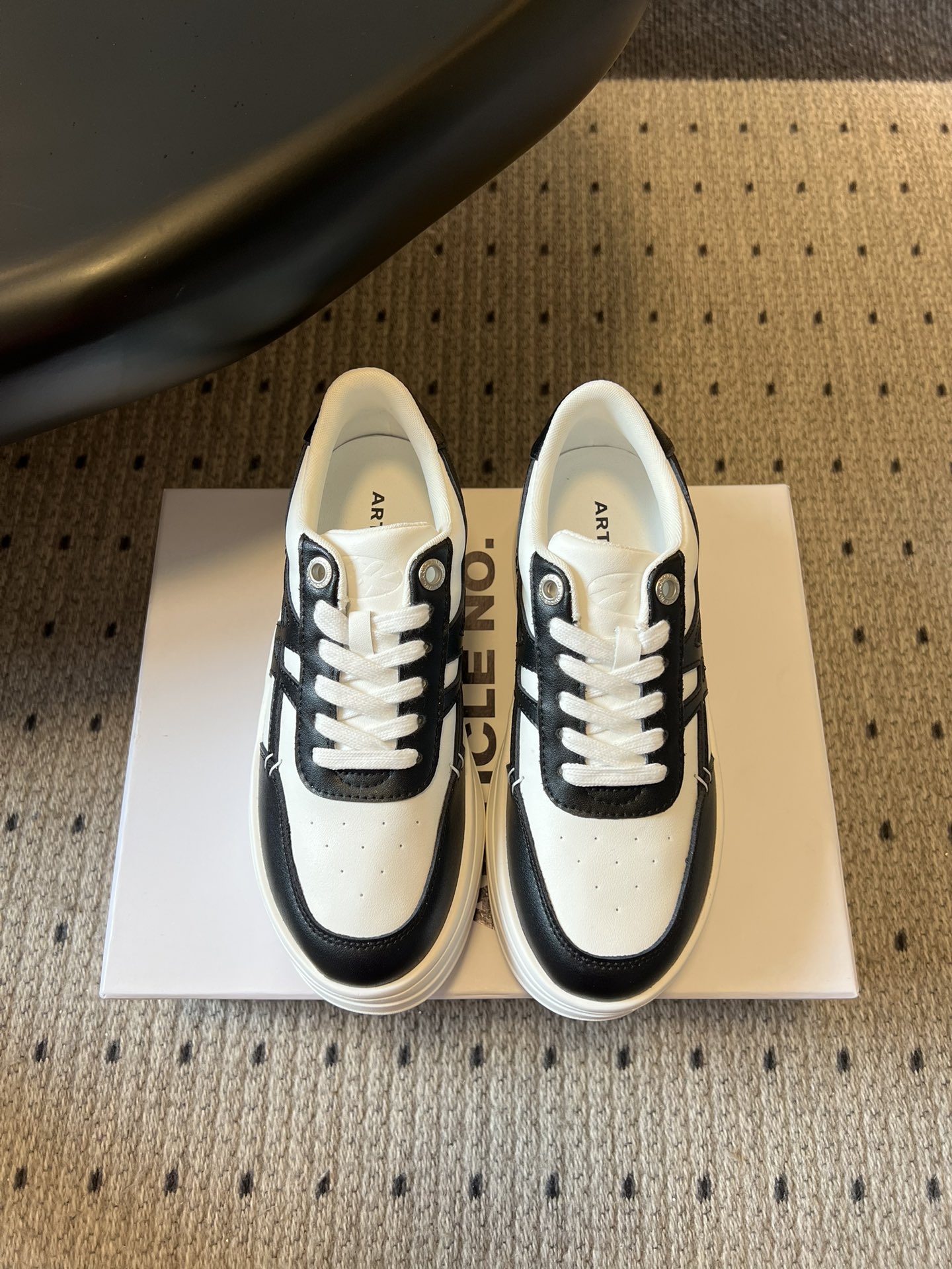 ARTICLE N*厚底板鞋小白鞋休闲鞋根植于西海岸滑板文化，将复古元素与现代街头风格融合，主打简约不张