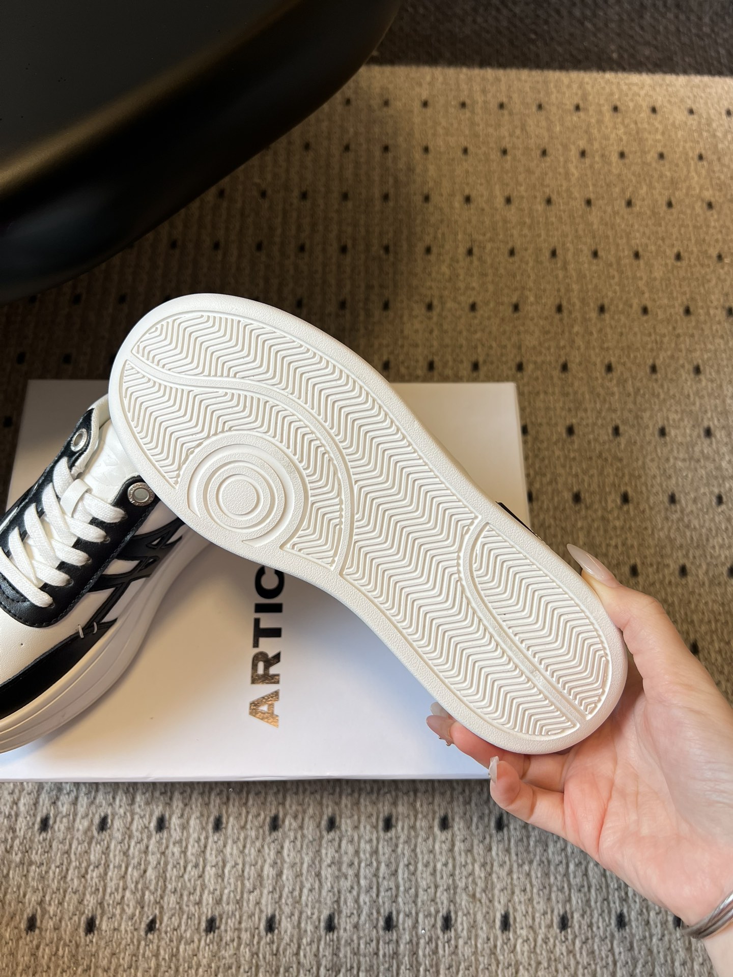 ARTICLE N*厚底板鞋小白鞋休闲鞋根植于西海岸滑板文化，将复古元素与现代街头风格融合，主打简约不张