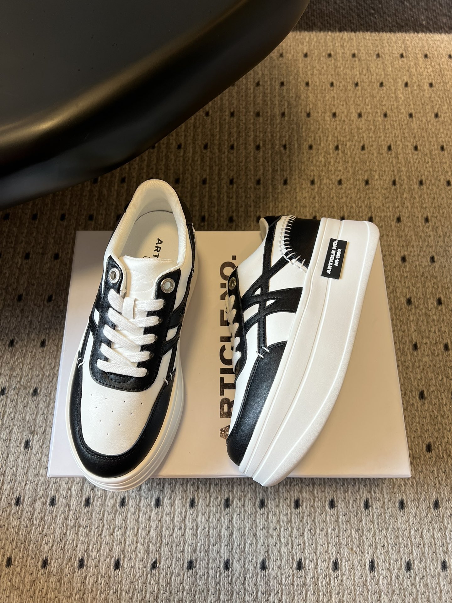 ARTICLE N*厚底板鞋小白鞋休闲鞋根植于西海岸滑板文化，将复古元素与现代街头风格融合，主打简约不张