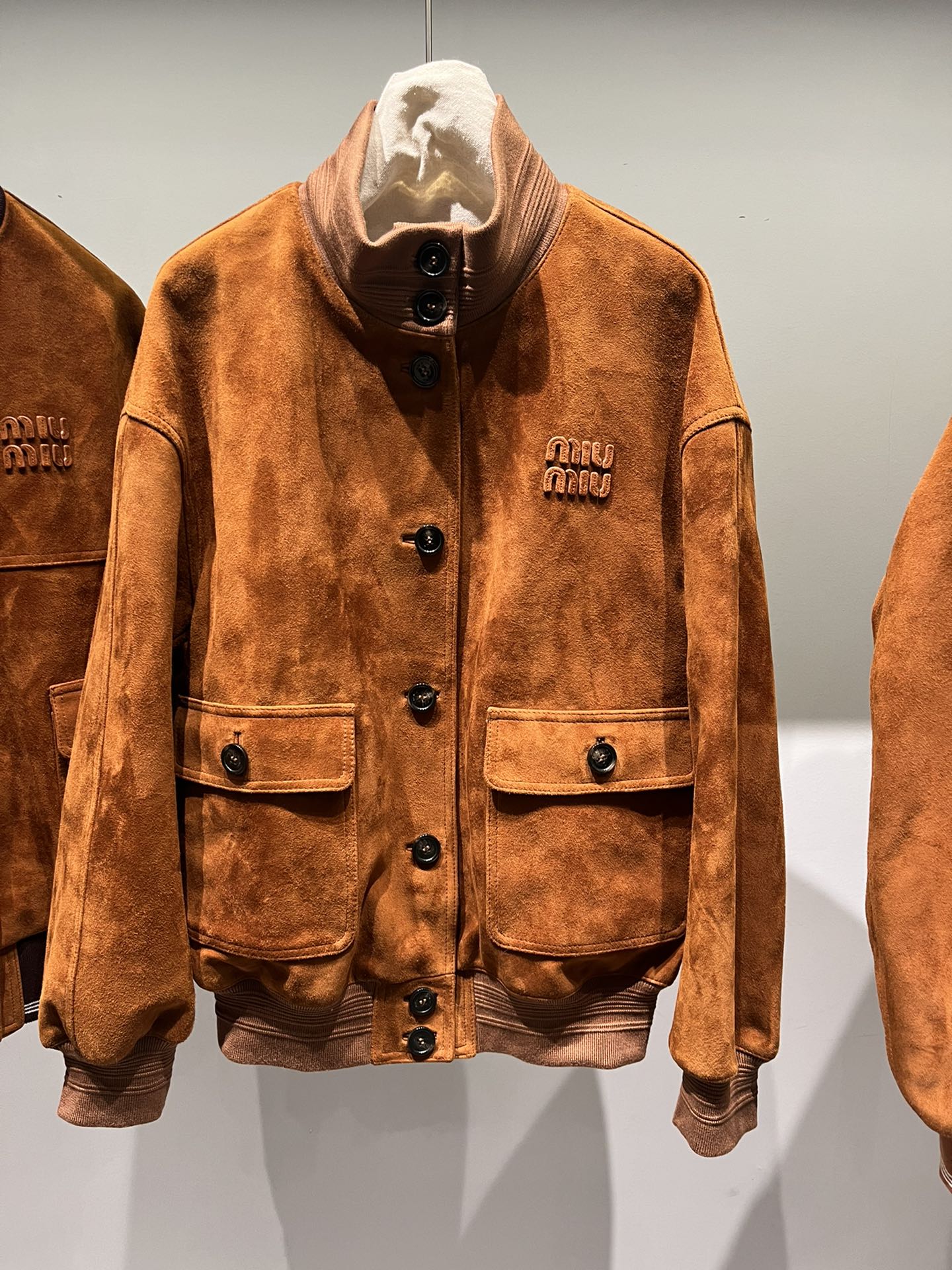 NO:785870,Wide version, customized threads and buttons, letters with oil edges and counter effect, Miu Miu-clothing,19860909阔版,定制螺纹和纽扣,字母做了油边工艺同专柜效果,缪缪-服装,,Women's clothing