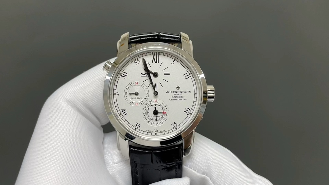 NO:726486,Vacheron Constantin Malta Series 42005 dual time watch, elegant, noble and extraordinary [Case] Watch size 40mmX11mm  , the 316L stainless steel case has been carefully polished, with a charming luster, low-key luxury, and a genuine aristocratic style. K11 masters carefully restored the original unique multi-layer lug design. After many polishing and modifications, the lines connecting with the case are smooth and rounded, making it a perfect fit for the wrist and a comfortable wearing experience.  Excellent [back cover] The sturdy flip-up general back cover not only adds to the viewing and fun of the watch, but also protects the movement very well [movement] adopts Japanese movement modified VC.1206 movement, all functions are synchronized and genuine, including hours, minutes, dual time and calendar functions, vacheron19860909江诗丹顿马耳他系列42005两地时腕表,大气高雅,尊贵非凡【表壳】腕表尺寸40mmX11mm ,316L精钢表壳经过悉心打磨,光泽迷人,低调奢华,呈现正品贵族风范.K11师傅细致还原正品独特的复层式表耳设计,经过多次打磨修饰,与表壳衔接的线条流畅且圆润立体,使之完美贴合手腕,佩戴感极佳【后盖】坚固的翻转式将官后盖,不仅可以增添腕表的观赏和趣味性,还能很好地保护机芯【机芯】采用日本机芯改VC.1206机芯所有功能同步正品,包含时,分,两地时和日历功能,,vacheron,Watch