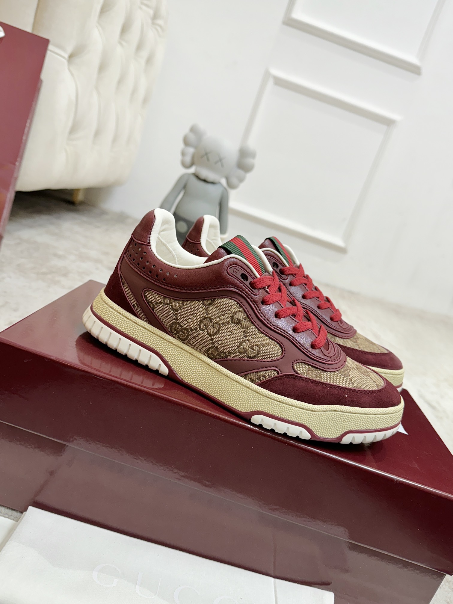 NO:679013,Female P Male The first Gucci white shoes on the whole network, purchasing version of the original replica with a one-to-one open mold IP light material sole!  Calfskin upper, water-dyed sheepskin lining, full package of cowhide for feet. Highest version. Size: 35-40 for women, 39-45 for men, casual shoes/sports shoes, gucci, sneakers, cowhide, sheepskin19860909女P男 全网首发 Gucci小白鞋,代购版原版复刻一比一开模IP轻料底！鞋面小牛皮,内里水染羊皮,垫脚牛皮全套包装 最高版本 码数:女35-40 男39-45,休闲鞋/运动鞋,gucci,sneakers,cowhide,sheepskin,Women's Shoes