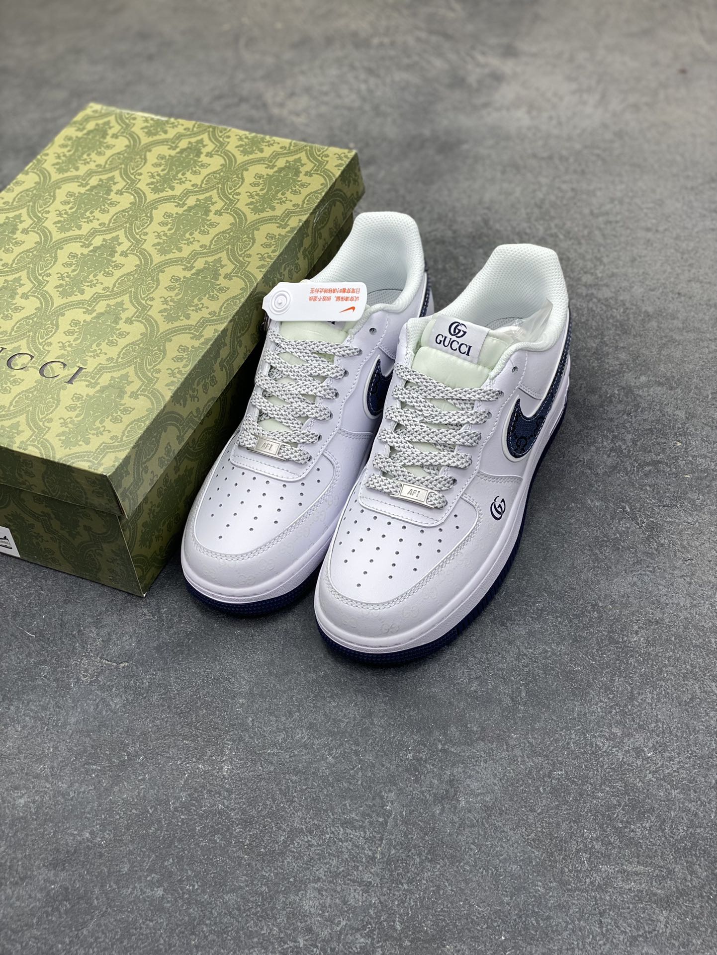 图片[8]-NIke Air Force 1 ‘07 Low “古驰联名-牛仔蓝印花”空军一号 低帮 运动鞋 休闲鞋 折边针车 工艺难度大 原楦头原纸板 原装鞋盒 定制五金配件 内置全掌气垫 原厂鞋底 货号：XX3168-196 尺码：36 36.5 37.5 38 38.5 39 40 40.5 41 42 42.5 43 44 44.5 45-选品中心
