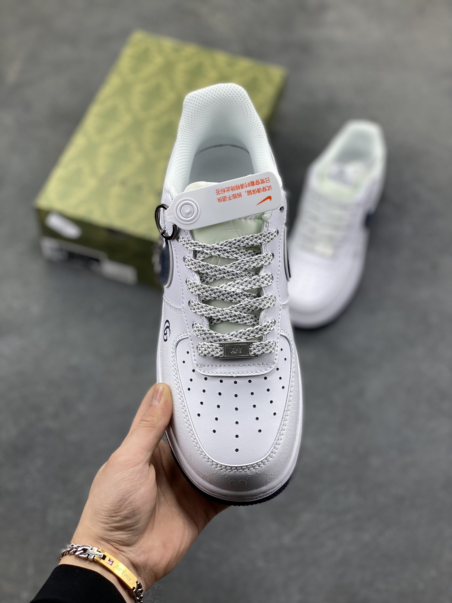 图片[2]-NIke Air Force 1 ‘07 Low “古驰联名-牛仔蓝印花”空军一号 低帮 运动鞋 休闲鞋 折边针车 工艺难度大 原楦头原纸板 原装鞋盒 定制五金配件 内置全掌气垫 原厂鞋底 货号：XX3168-196 尺码：36 36.5 37.5 38 38.5 39 40 40.5 41 42 42.5 43 44 44.5 45-选品中心