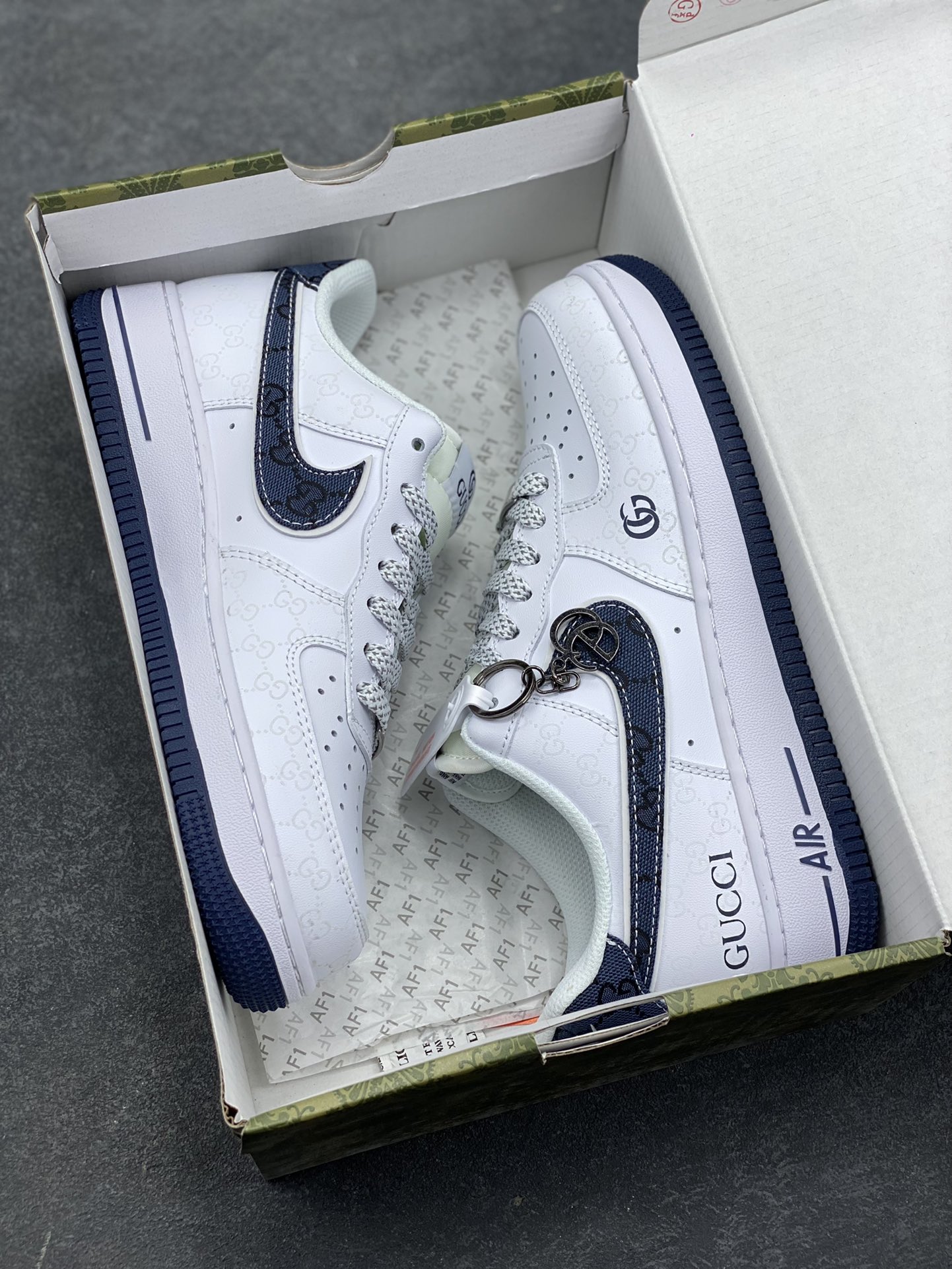 图片[9]-NIke Air Force 1 ‘07 Low “古驰联名-牛仔蓝印花”空军一号 低帮 运动鞋 休闲鞋 折边针车 工艺难度大 原楦头原纸板 原装鞋盒 定制五金配件 内置全掌气垫 原厂鞋底 货号：XX3168-196 尺码：36 36.5 37.5 38 38.5 39 40 40.5 41 42 42.5 43 44 44.5 45-选品中心