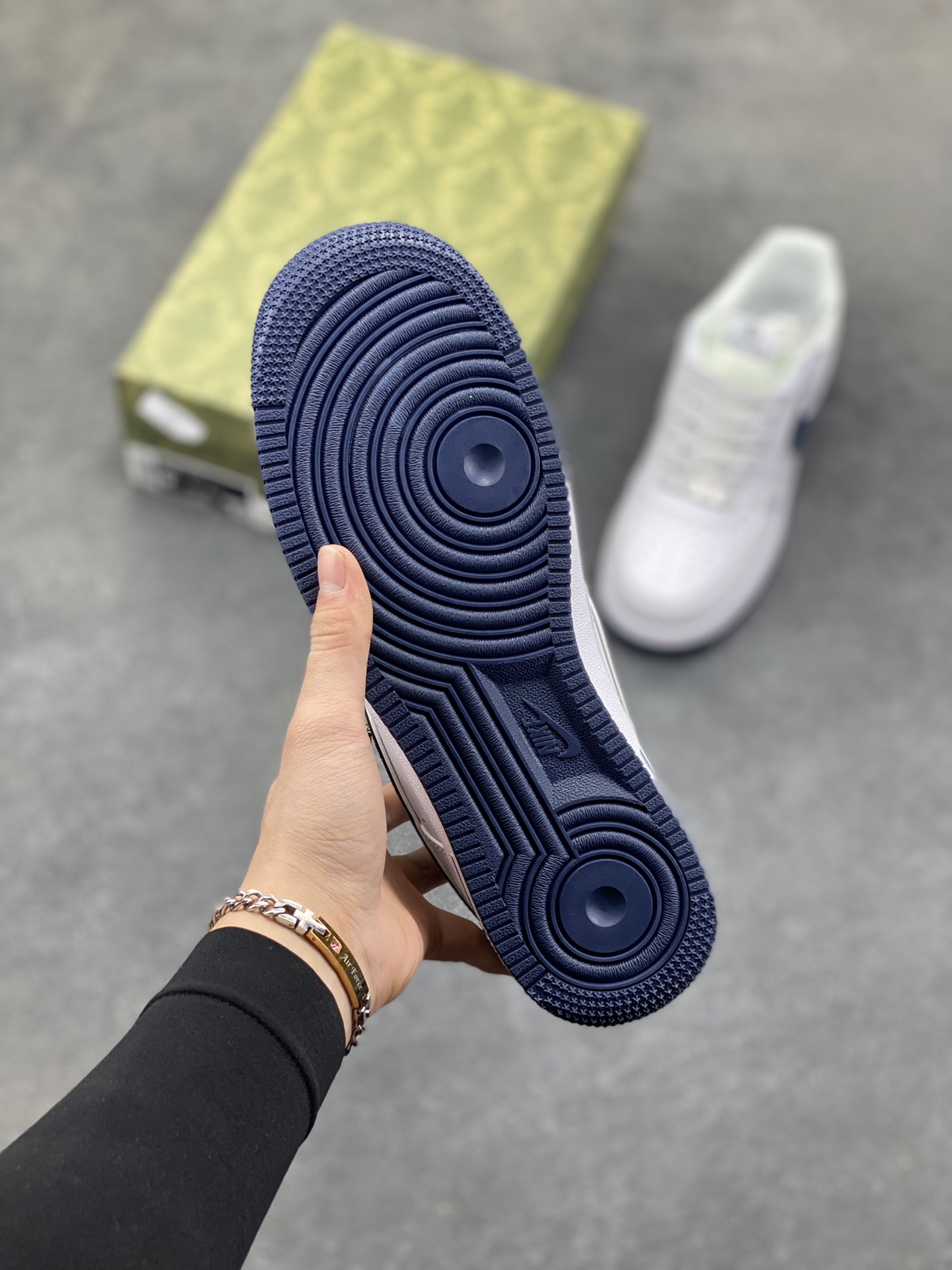 图片[5]-NIke Air Force 1 ‘07 Low “古驰联名-牛仔蓝印花”空军一号 低帮 运动鞋 休闲鞋 折边针车 工艺难度大 原楦头原纸板 原装鞋盒 定制五金配件 内置全掌气垫 原厂鞋底 货号：XX3168-196 尺码：36 36.5 37.5 38 38.5 39 40 40.5 41 42 42.5 43 44 44.5 45-选品中心