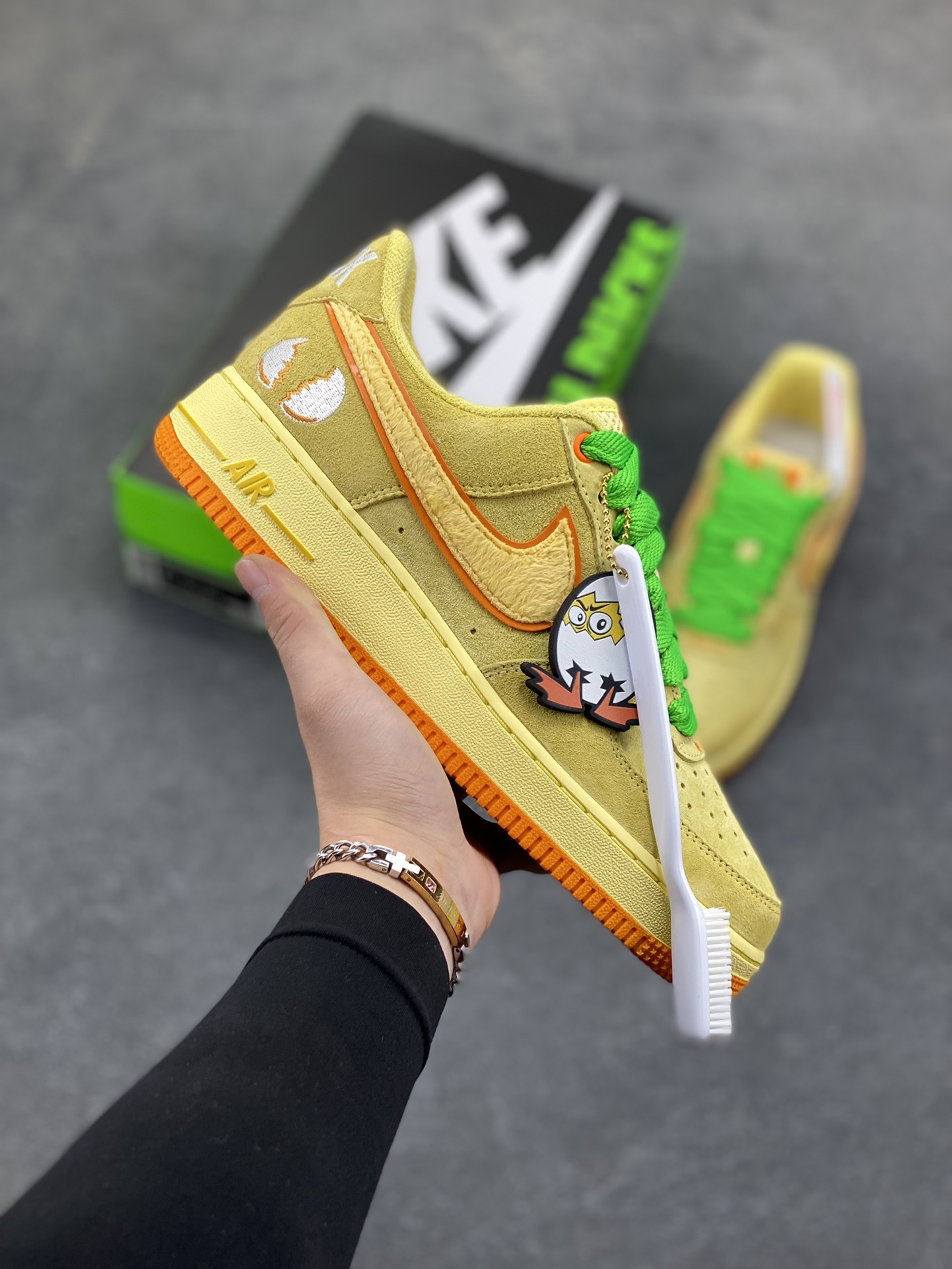 NIke Air Force 1 ‘07 Low 空军一号低帮 运动鞋 休闲鞋 折边针车 工艺难度大 原楦头原纸板 原装鞋盒 定制五金配件 内置全掌气垫 原厂鞋底 货号：IU7612-700 尺码：36 36.5 37.5 38 38.5 39 40 40.5 41 42 42.5 43 44 44.5 45-选品中心