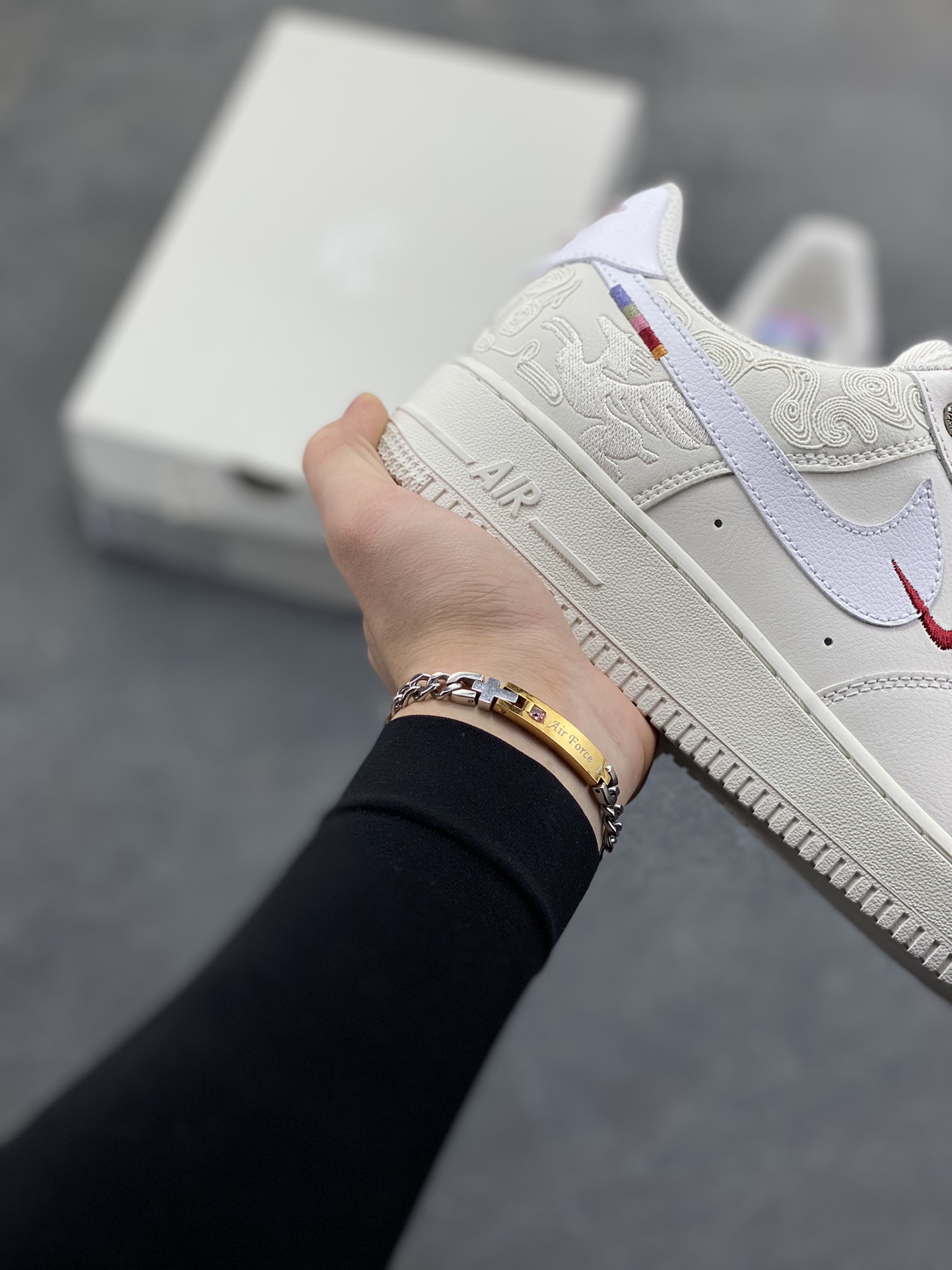 图片[6]-NIke Air Force 1 ‘07 Low 空军一号低帮 运动鞋 休闲鞋 折边针车 工艺难度大 原楦头原纸板 原装鞋盒 定制五金配件 内置全掌气垫 原厂鞋底 货号：IQ1119-011 尺码：36 36.5 37.5 38 38.5 39 40 40.5 41 42 42.5 43 44 44.5 45-选品中心