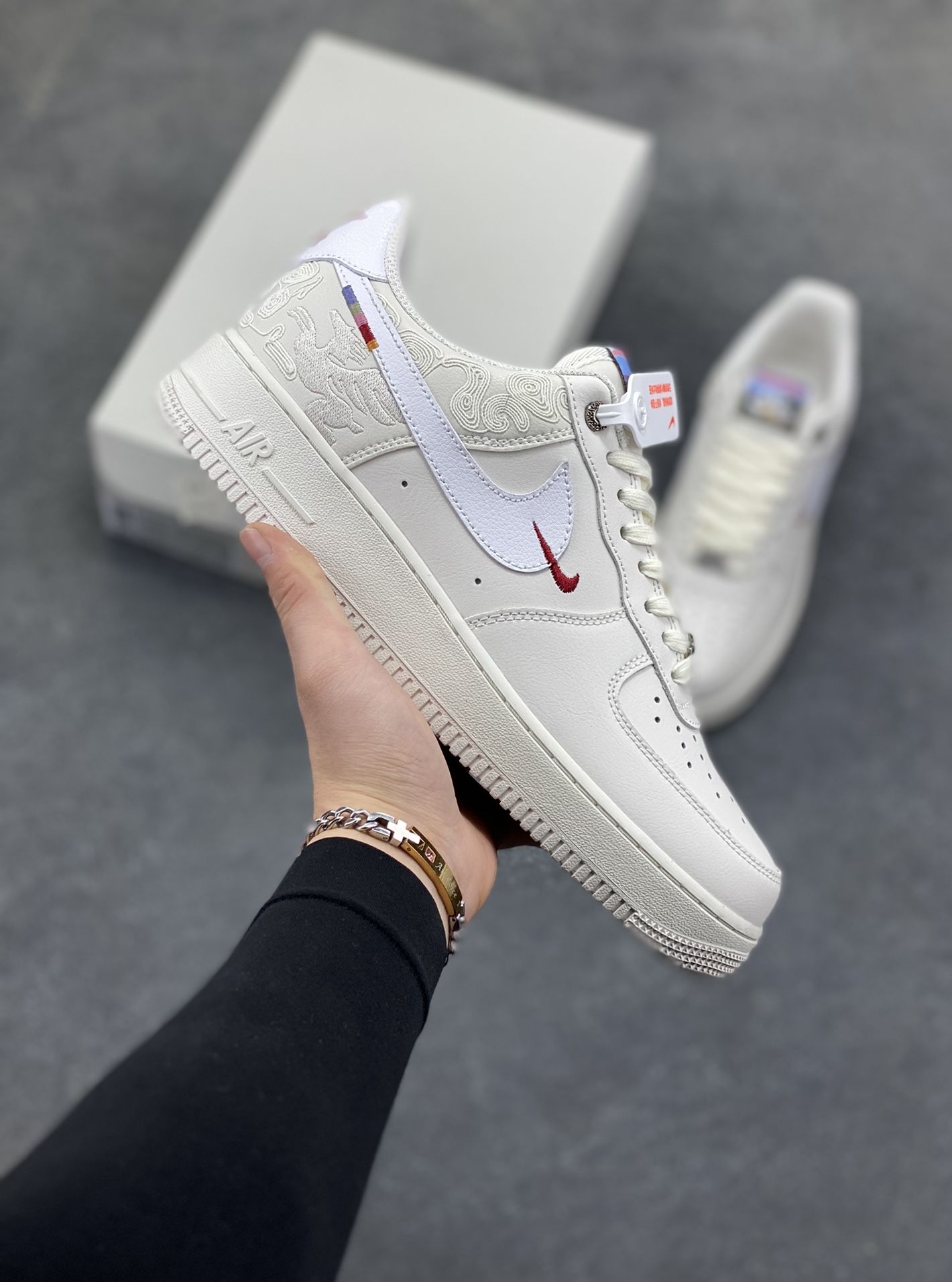 NIke Air Force 1 ‘07 Low 空军一号低帮 运动鞋 休闲鞋 折边针车 工艺难度大 原楦头原纸板 原装鞋盒 定制五金配件 内置全掌气垫 原厂鞋底 货号：IQ1119-011 尺码：36 36.5 37.5 38 38.5 39 40 40.5 41 42 42.5 43 44 44.5 45-选品中心