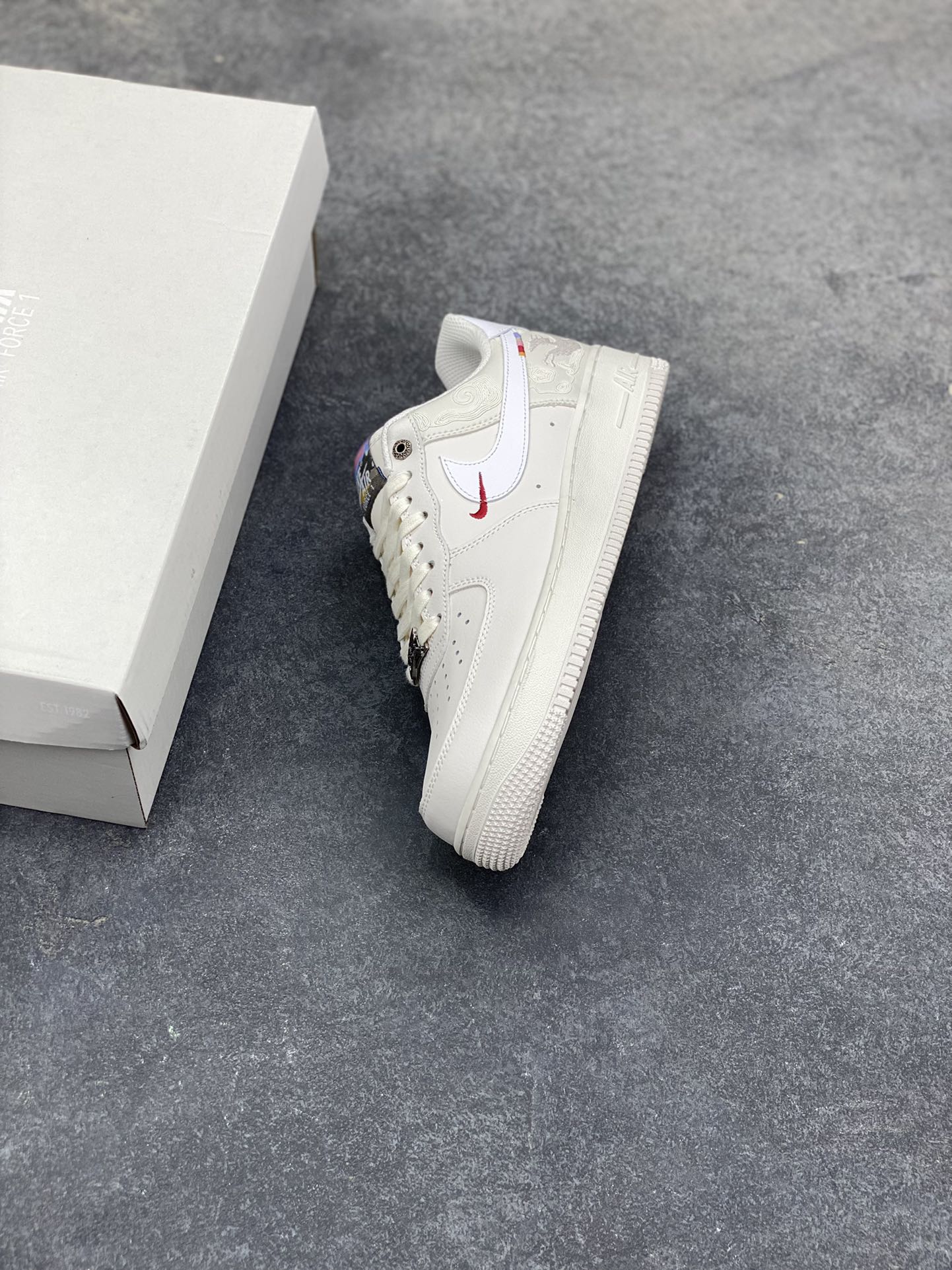 图片[7]-NIke Air Force 1 ‘07 Low 空军一号低帮 运动鞋 休闲鞋 折边针车 工艺难度大 原楦头原纸板 原装鞋盒 定制五金配件 内置全掌气垫 原厂鞋底 货号：IQ1119-011 尺码：36 36.5 37.5 38 38.5 39 40 40.5 41 42 42.5 43 44 44.5 45-选品中心