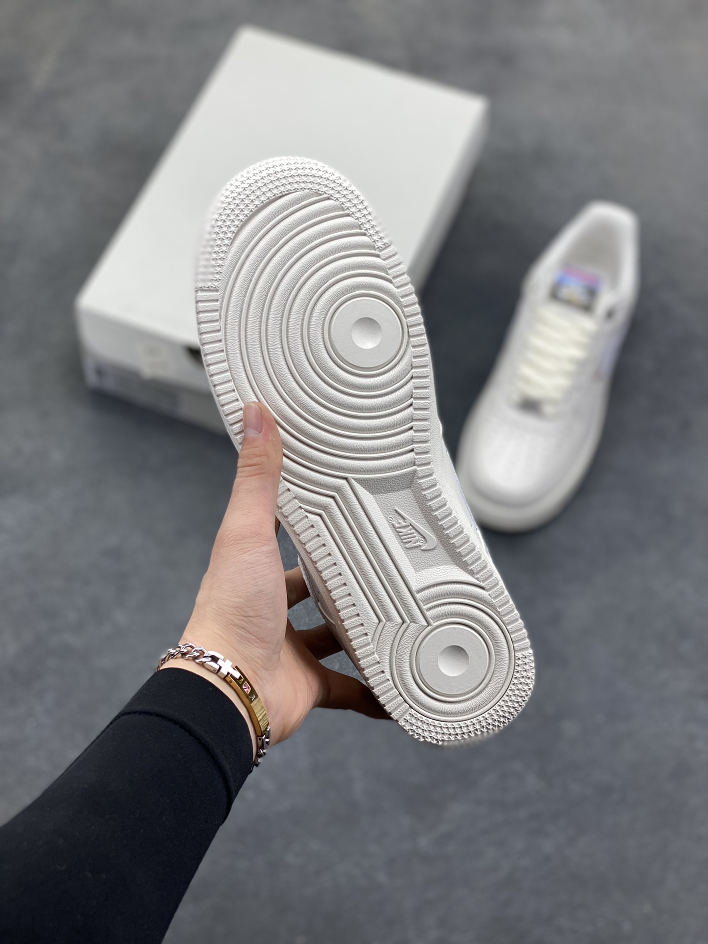 图片[5]-NIke Air Force 1 ‘07 Low 空军一号低帮 运动鞋 休闲鞋 折边针车 工艺难度大 原楦头原纸板 原装鞋盒 定制五金配件 内置全掌气垫 原厂鞋底 货号：IQ1119-011 尺码：36 36.5 37.5 38 38.5 39 40 40.5 41 42 42.5 43 44 44.5 45-选品中心