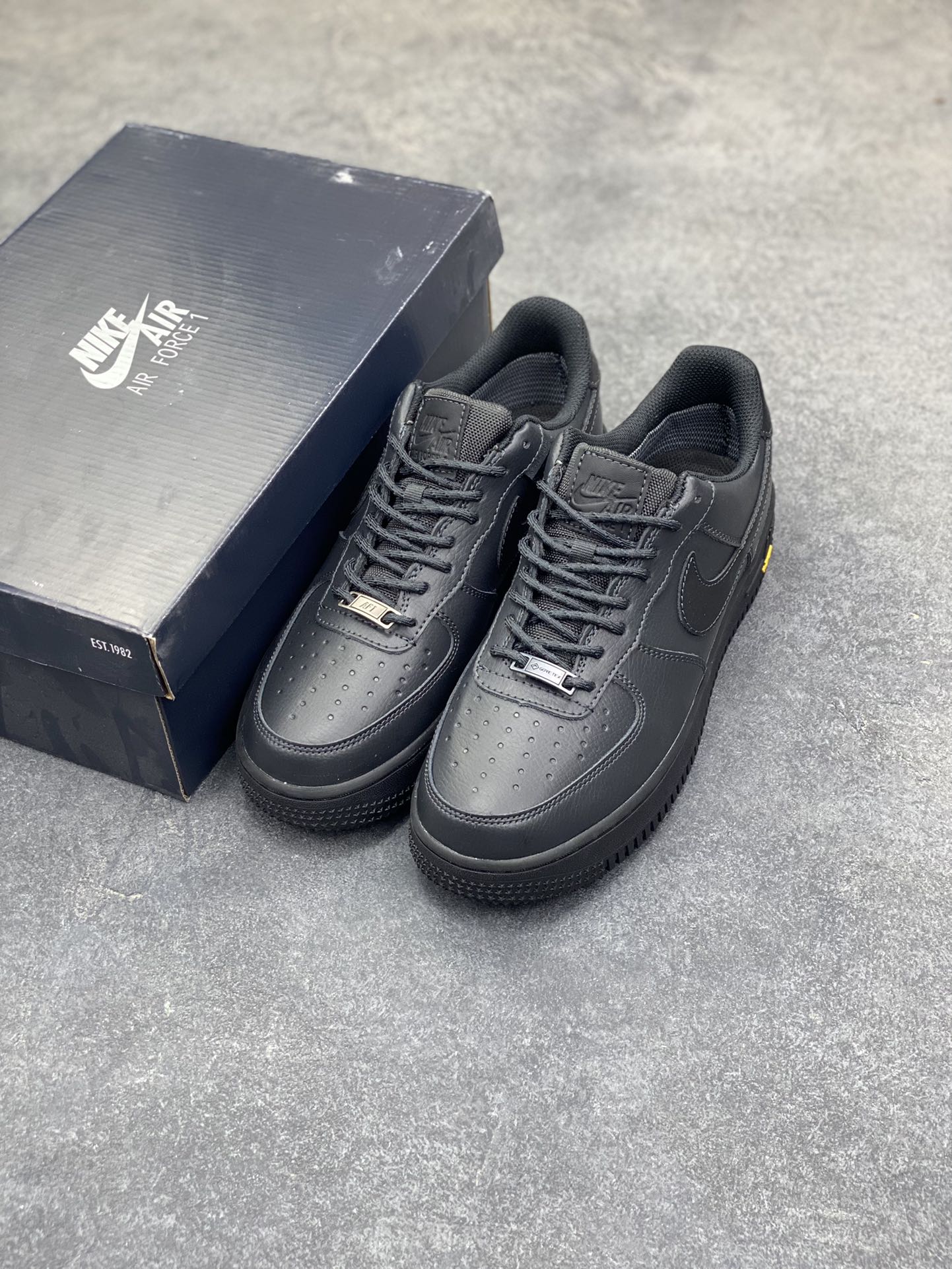 图片[8]-NIke Air Force 1 ‘07 Low 空军一号低帮 运动鞋 休闲鞋 折边针车 工艺难度大 原楦头原纸板 原装鞋盒 定制五金配件 内置全掌气垫 原厂鞋底 货号：HV5953-001 尺码：36 36.5 37.5 38 38.5 39 40 40.5 41 42 42.5 43 44 44.5 45-选品中心