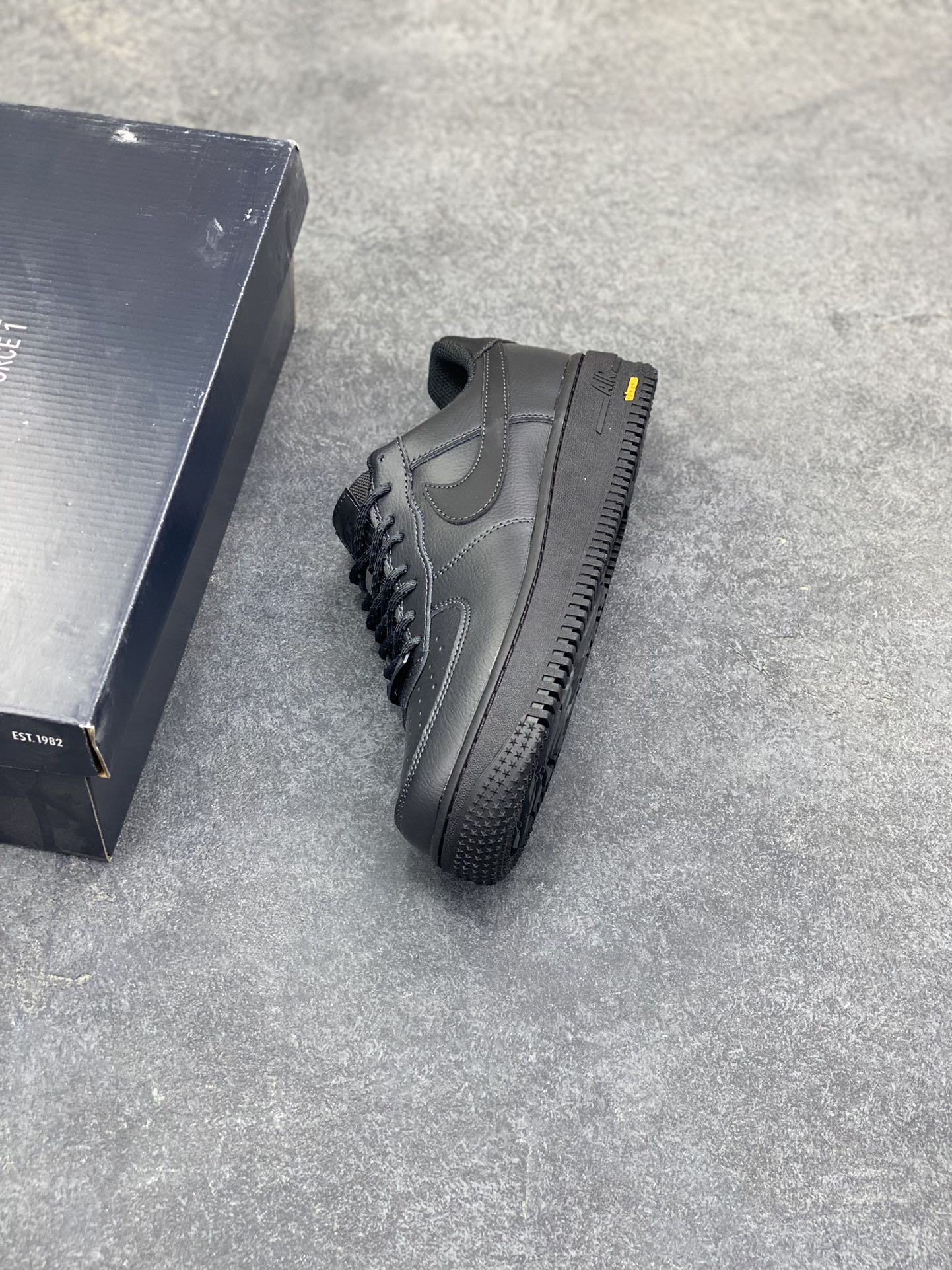 图片[7]-NIke Air Force 1 ‘07 Low 空军一号低帮 运动鞋 休闲鞋 折边针车 工艺难度大 原楦头原纸板 原装鞋盒 定制五金配件 内置全掌气垫 原厂鞋底 货号：HV5953-001 尺码：36 36.5 37.5 38 38.5 39 40 40.5 41 42 42.5 43 44 44.5 45-选品中心